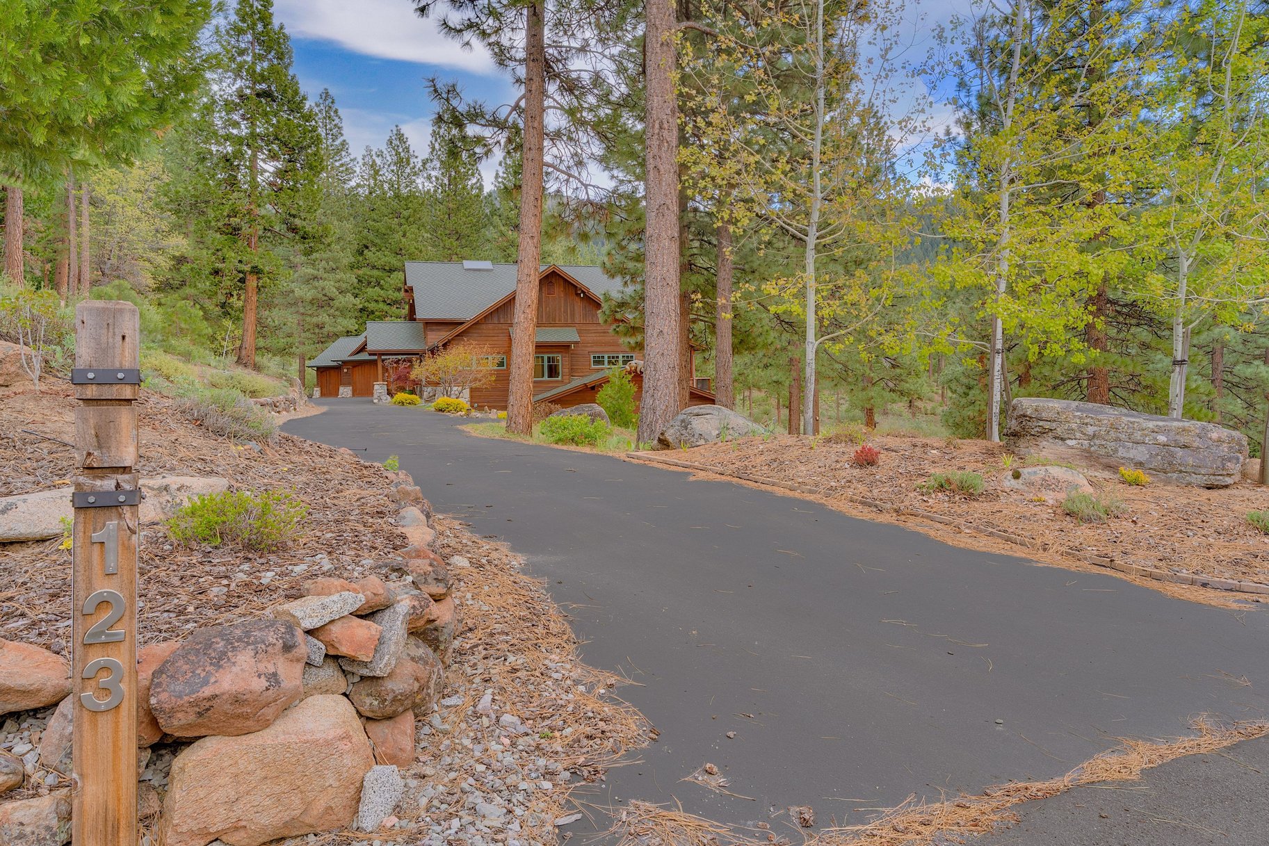  Private Estate Living Along the Fairways of Grizzly Ranch - 物件實景