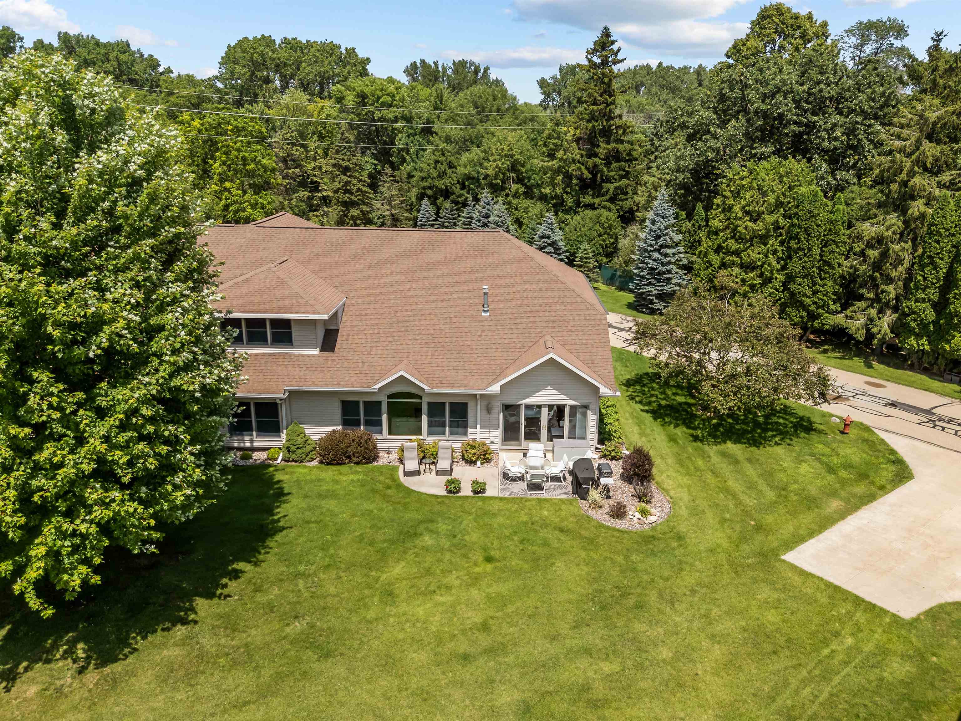 Menasha, Wisconsin, 54952, United States, 3 Bedrooms Bedrooms, ,3 BathroomsBathrooms,Residential,For Sale,1904355