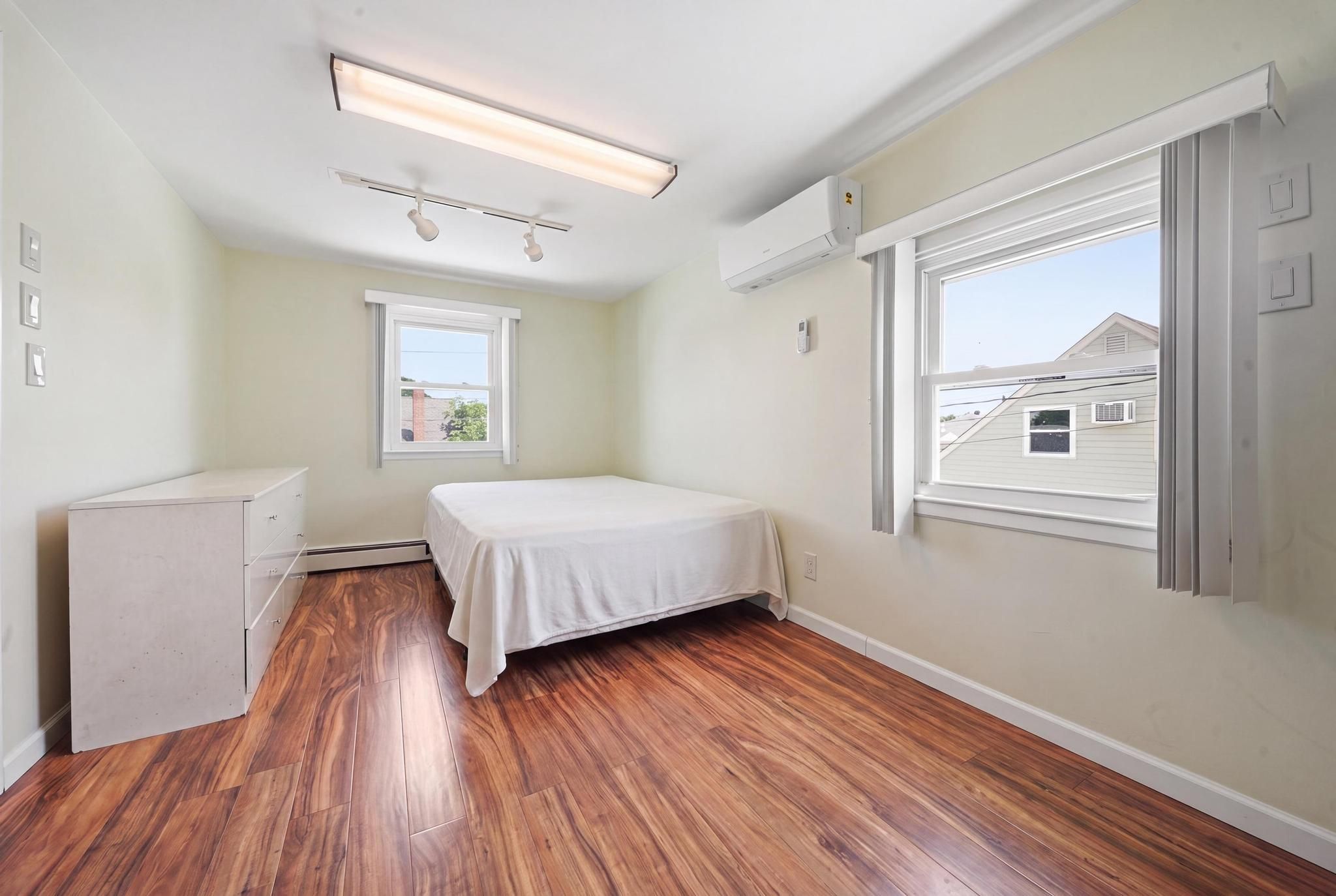  37 Gun Lane, Levittown, NY, 11756 - 物件實景