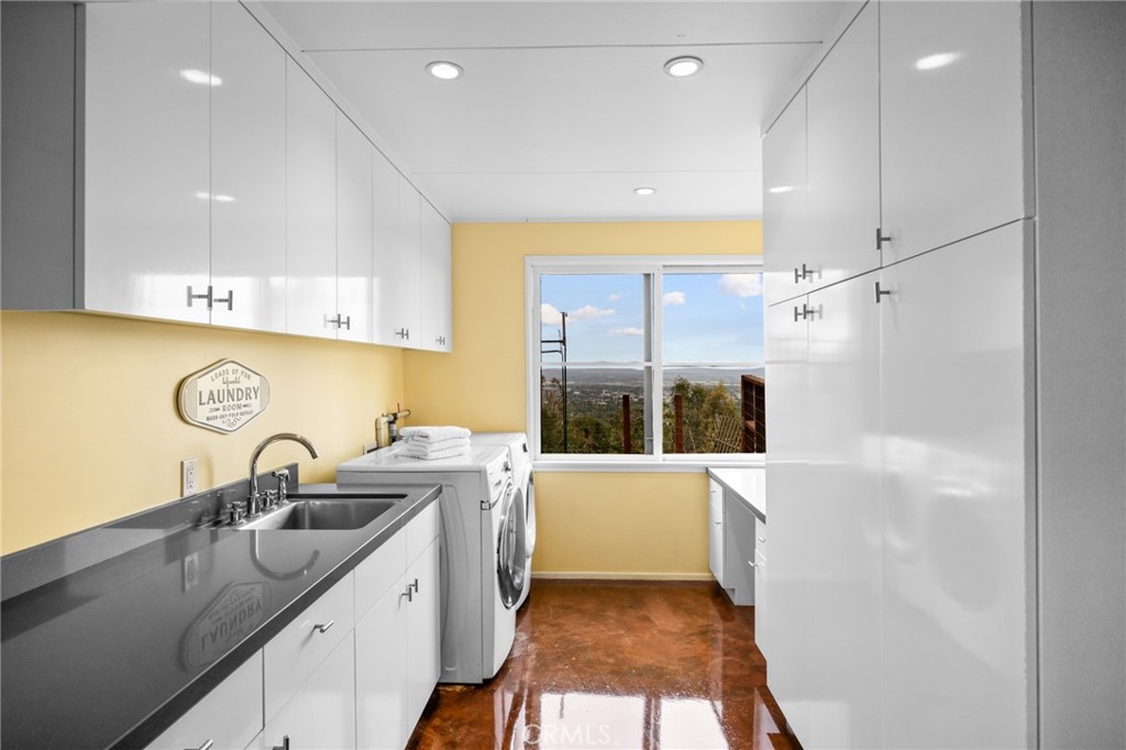 Sierra Madre, California, 91024, United States, 5 Bedrooms Bedrooms, ,2 BathroomsBathrooms,Residential,For Sale,1777104