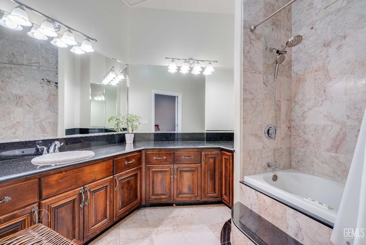 Bakersfield, California, 93308, United States, 4 Bedrooms Bedrooms, ,5 BathroomsBathrooms,Residential,For Sale,1992415