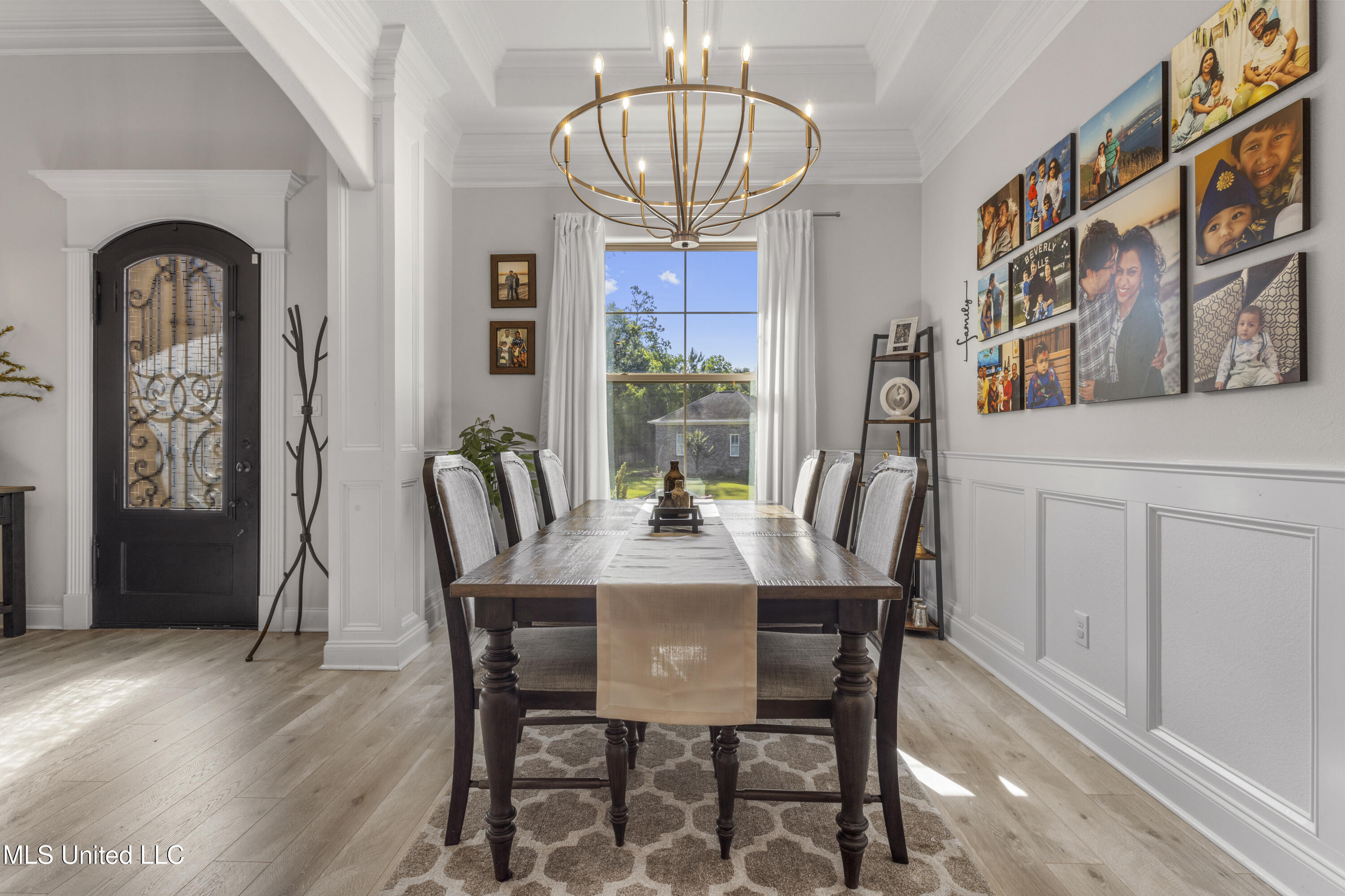 Ocean Springs, Mississippi, 39564, United States, 5 Bedrooms Bedrooms, ,3 BathroomsBathrooms,Residential,For Sale,1805037