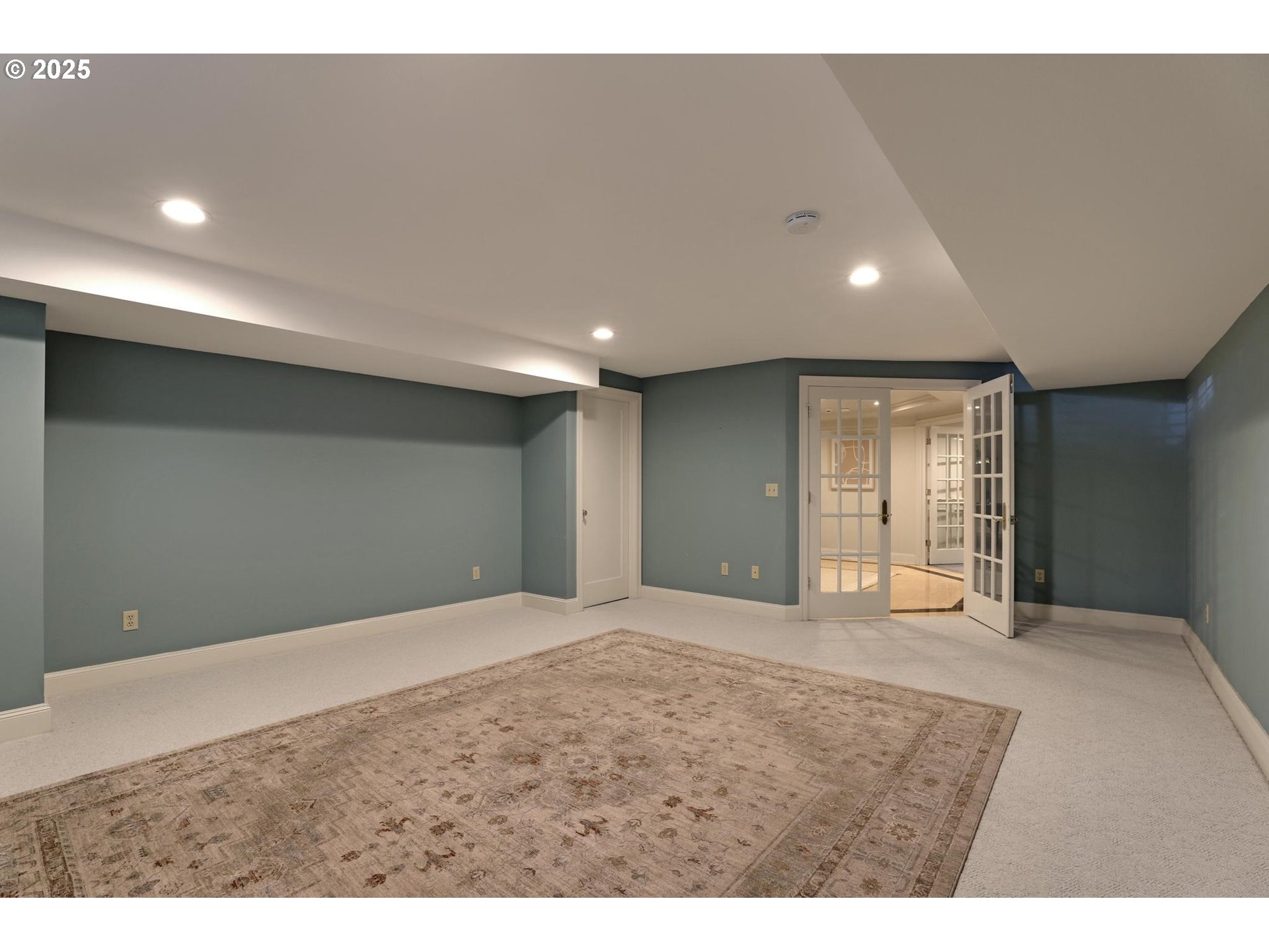 Portland, Oregon, 97205, United States, 4 Bedrooms Bedrooms, ,4 BathroomsBathrooms,Residential,For Sale,1795097