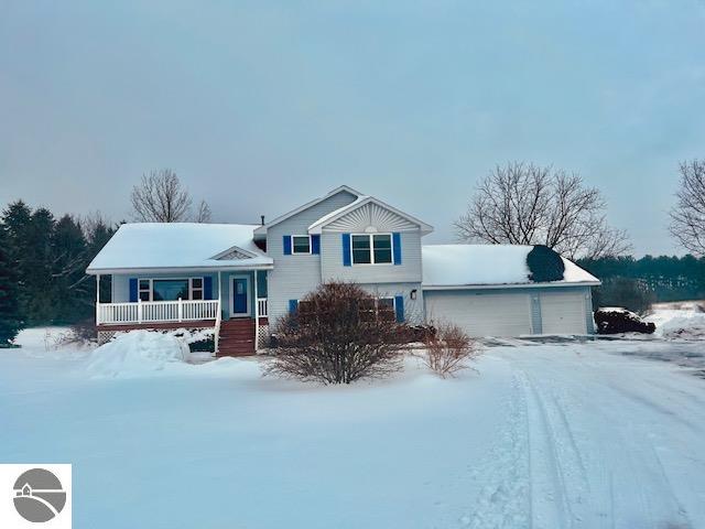 Traverse City, Michigan, 49684, United States, 4 Bedrooms Bedrooms, ,3 BathroomsBathrooms,Residential,For Sale,2008605