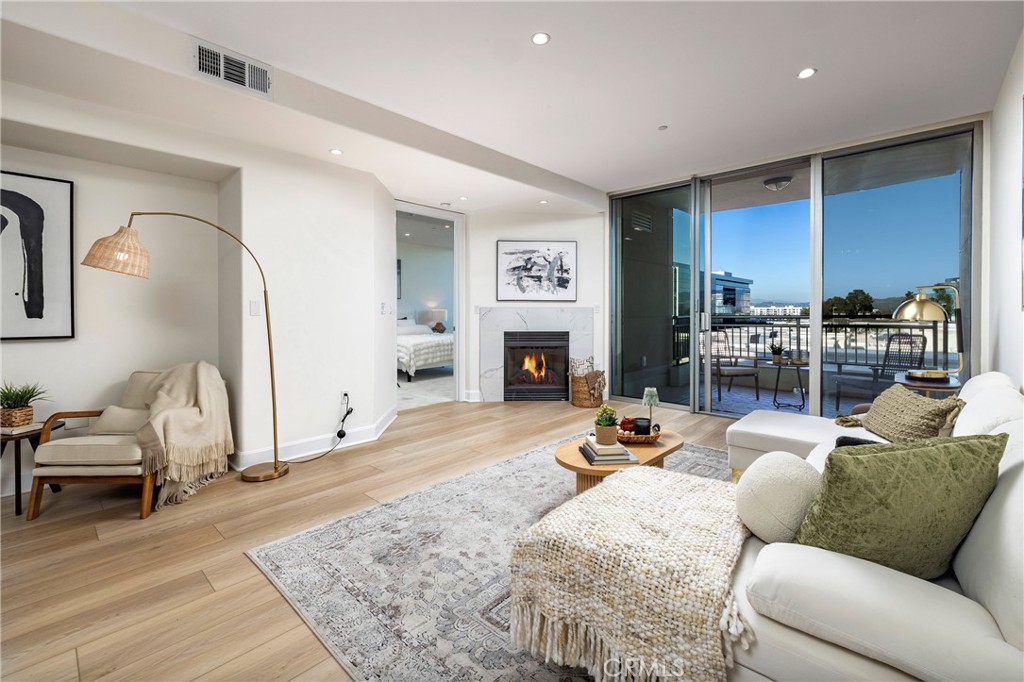 Irvine, California, 92612, United States, 2 Bedrooms Bedrooms, ,2 BathroomsBathrooms,Residential,For Sale,1989675