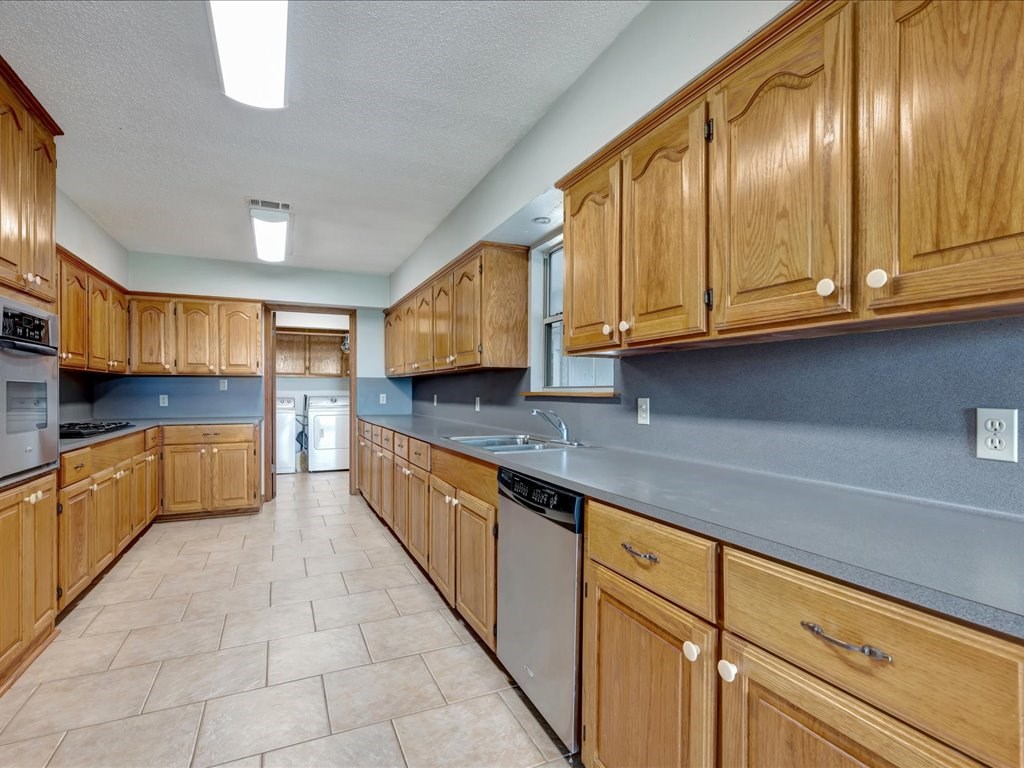 Huntington, Texas, 75949, United States, 4 Bedrooms Bedrooms, ,2 BathroomsBathrooms,Residential,For Sale,1975169