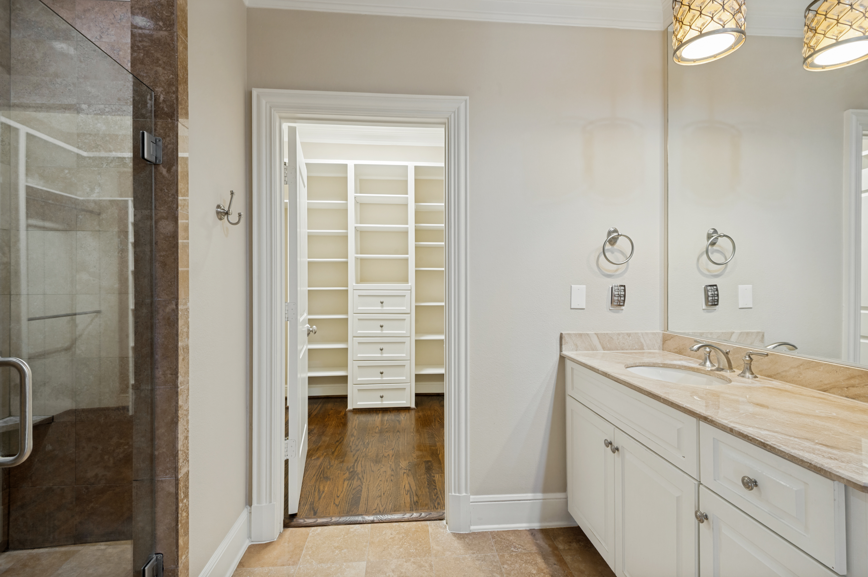  Move right in ... meticulously maintained Midrise in coveted Preston Hollow - 物件實景