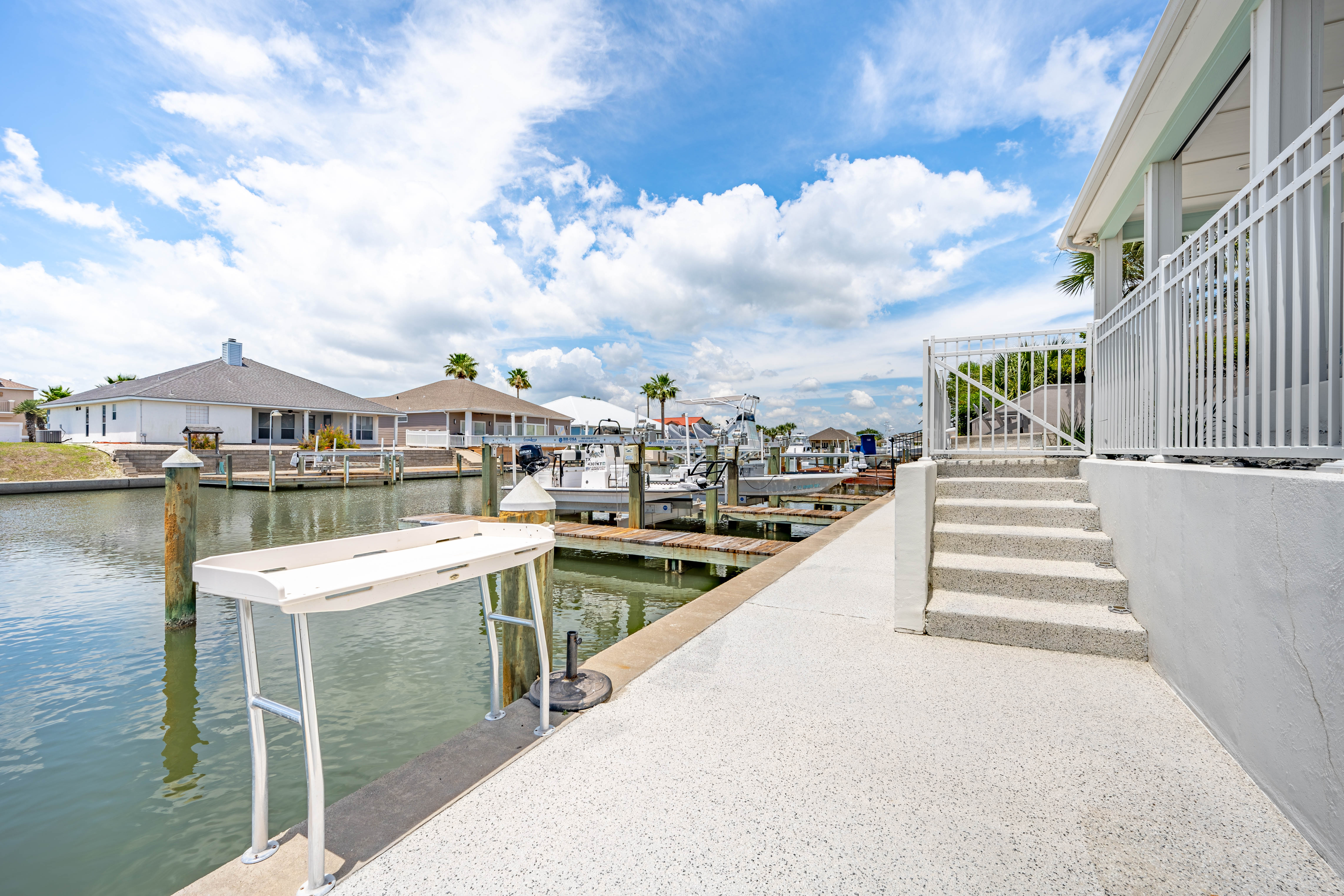 Spacious and Serene Canal-Front Living - 物件實景