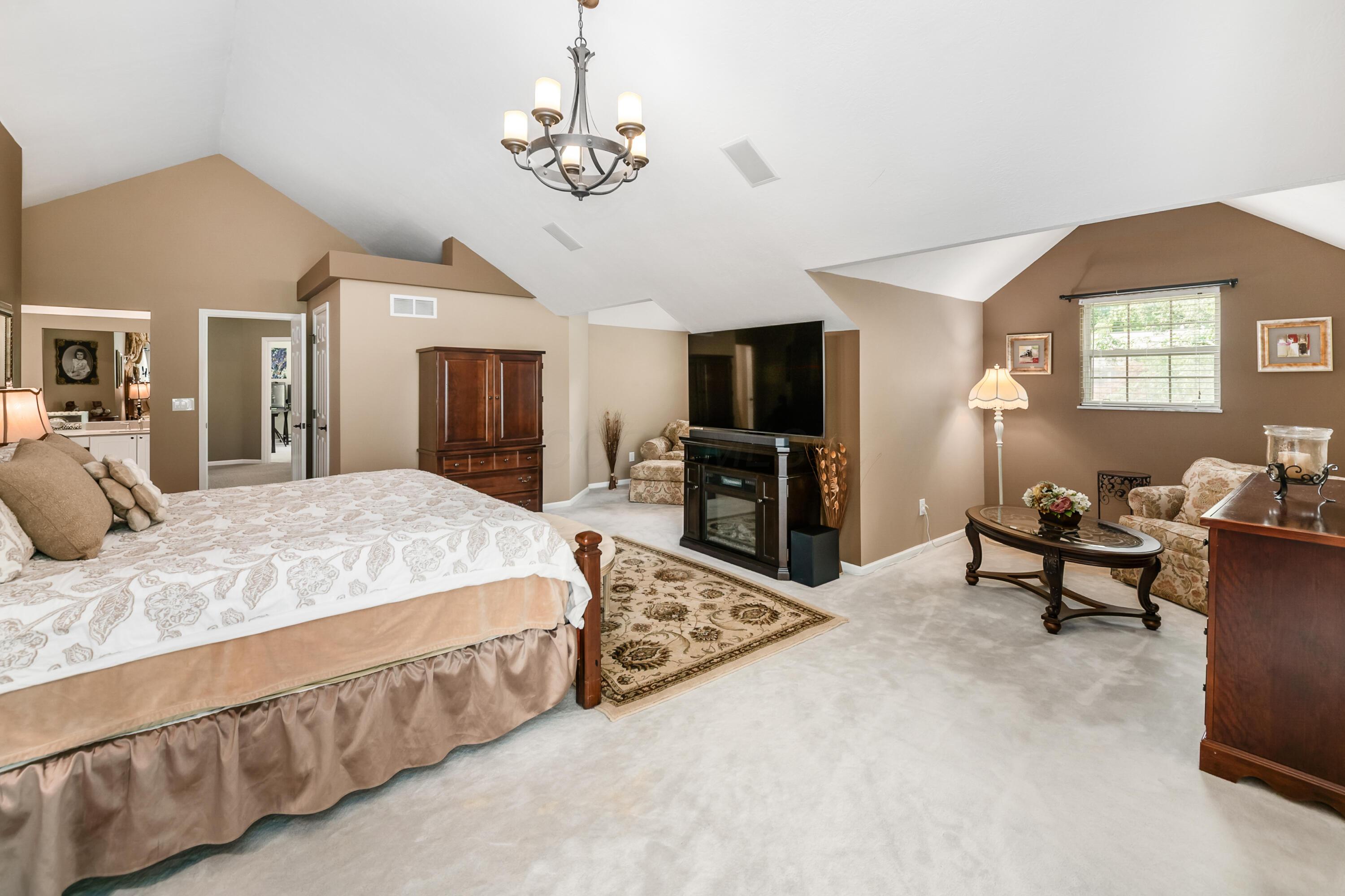 Lewis Center, Ohio, 43035, United States, 4 Bedrooms Bedrooms, ,3 BathroomsBathrooms,Residential,For Sale,1910876