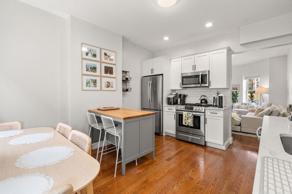 Boston, Massachusetts, 02127, United States, 2 Bedrooms Bedrooms, ,2 BathroomsBathrooms,Residential,For Sale,1939298