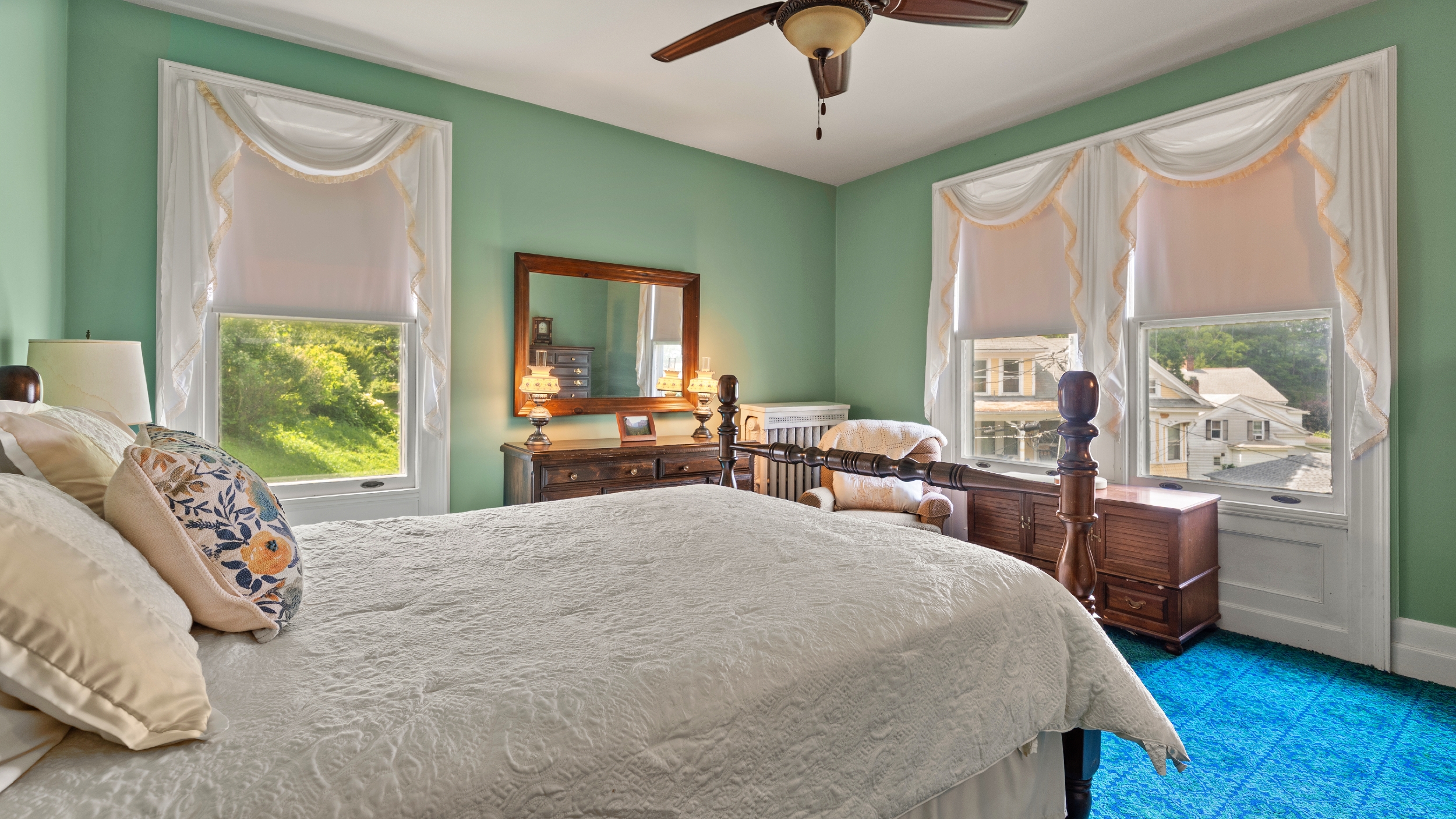  Charming In-Town Victorian with Large Carriage House - 物件實景