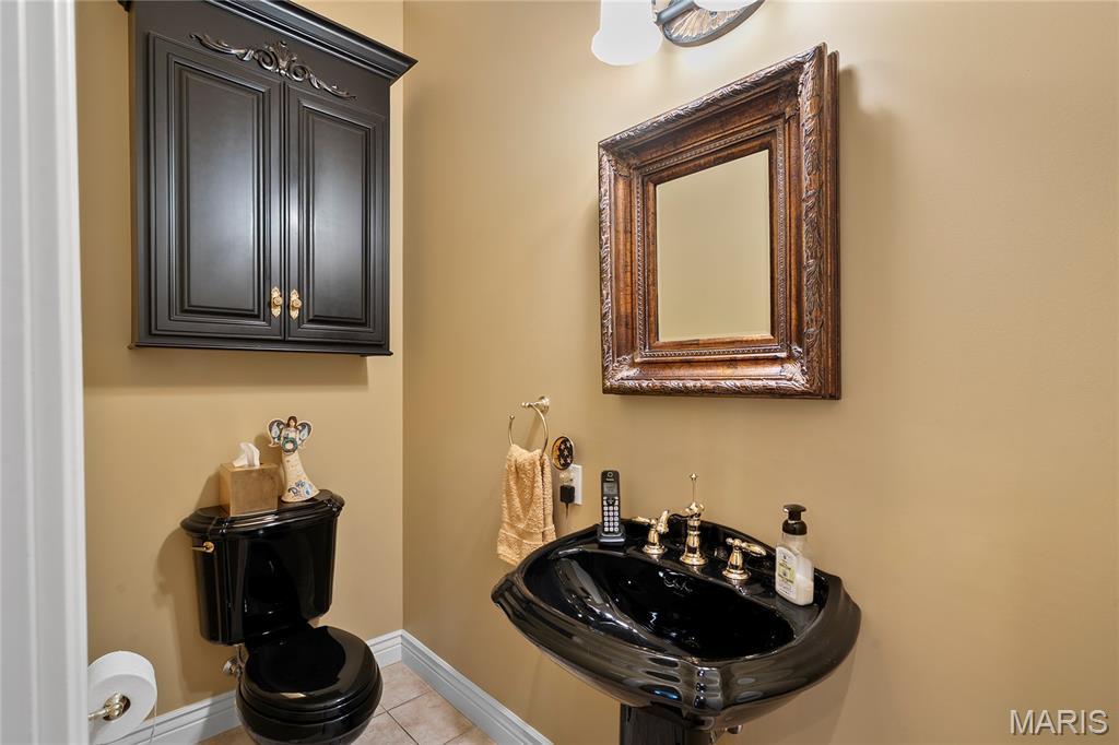 Charleston, Missouri, 63834, United States, 4 Bedrooms Bedrooms, ,6 BathroomsBathrooms,Residential,For Sale,1974839