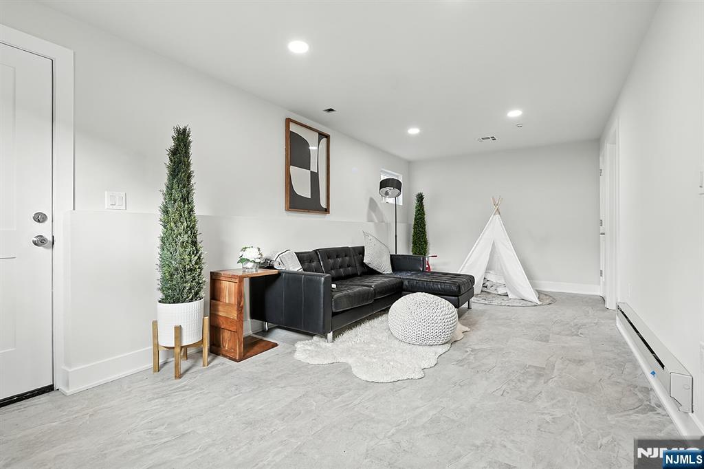 North Arlington, New Jersey, 07031, United States, 2 Bedrooms Bedrooms, ,2 BathroomsBathrooms,Residential,For Sale,2009077