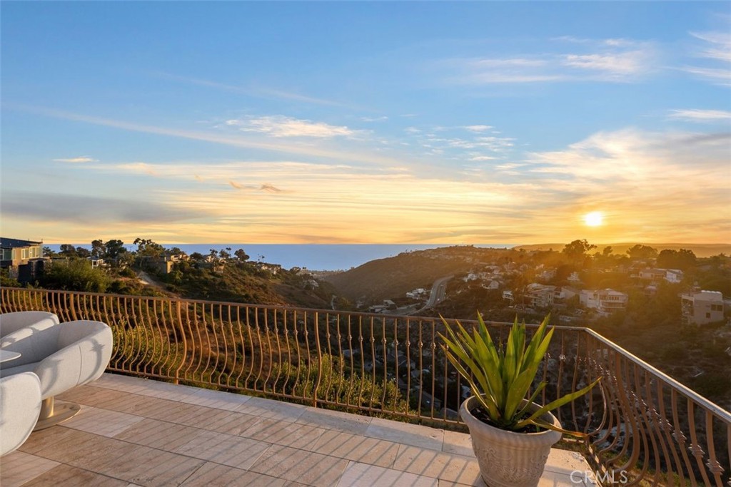 Laguna Beach, California, 92651, United States, 5 Bedrooms Bedrooms, ,6 BathroomsBathrooms,Residential,For Sale,1908512
