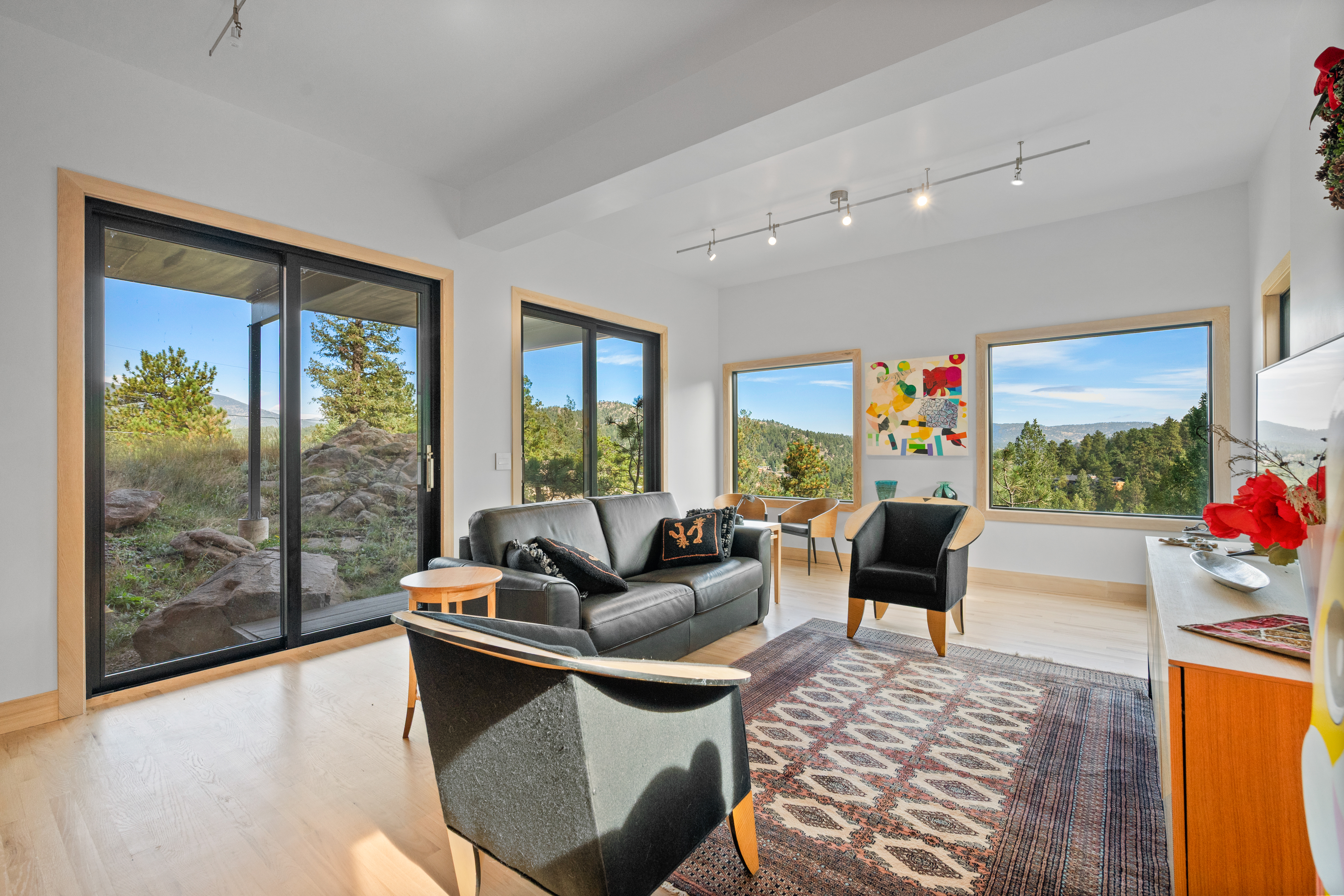  Modern Mountain Residence with Dramatic Architecture - 物件實景
