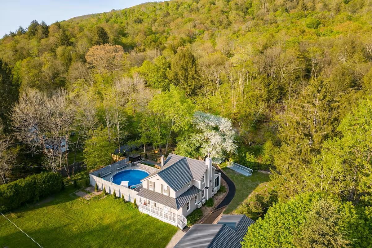 Roscoe, New York, 12776, United States, 4 Bedrooms Bedrooms, ,3 BathroomsBathrooms,Residential,For Sale,1931471