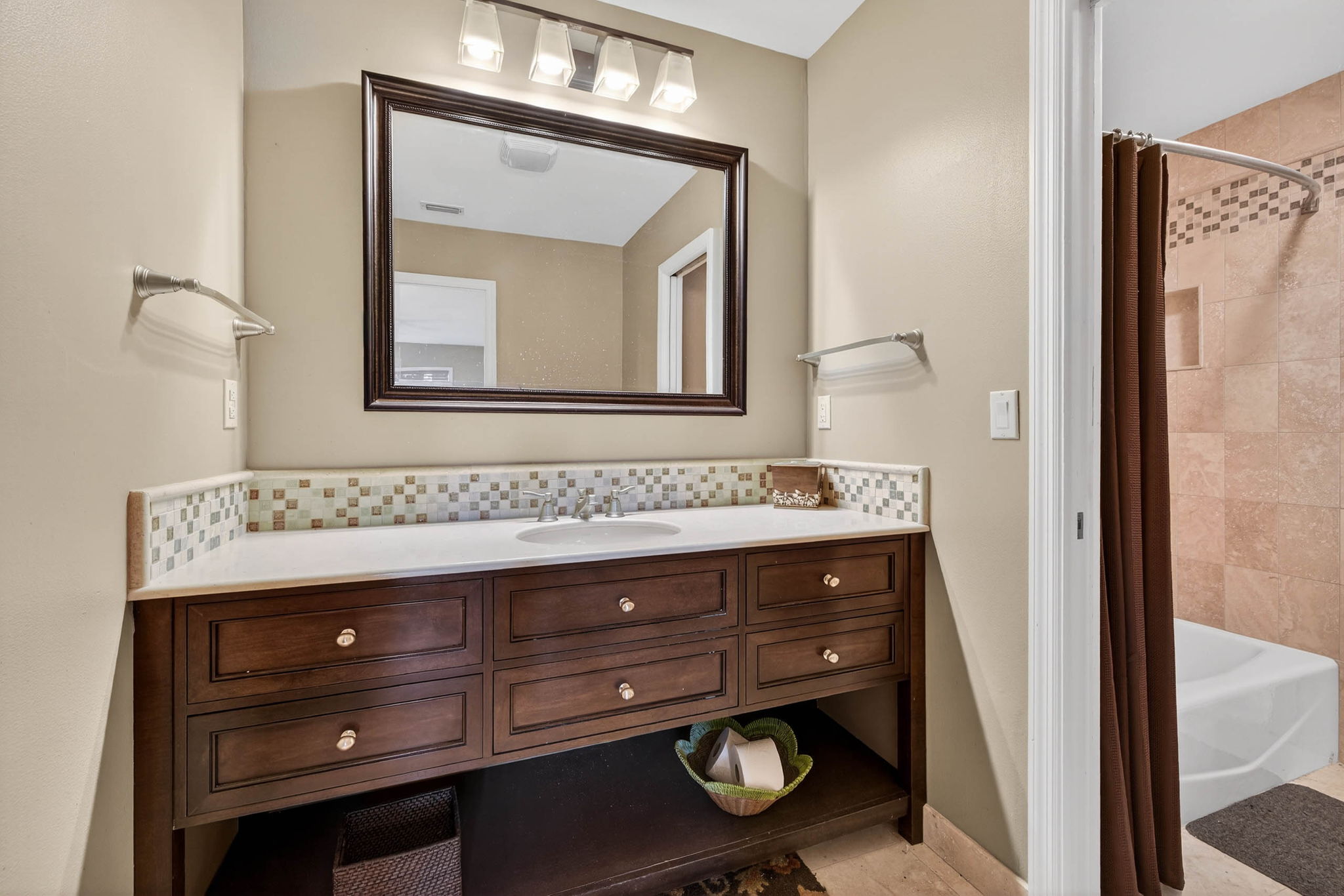 Dade City, Florida, 33525, United States, 4 Bedrooms Bedrooms, ,4 BathroomsBathrooms,Residential,For Sale,2012109