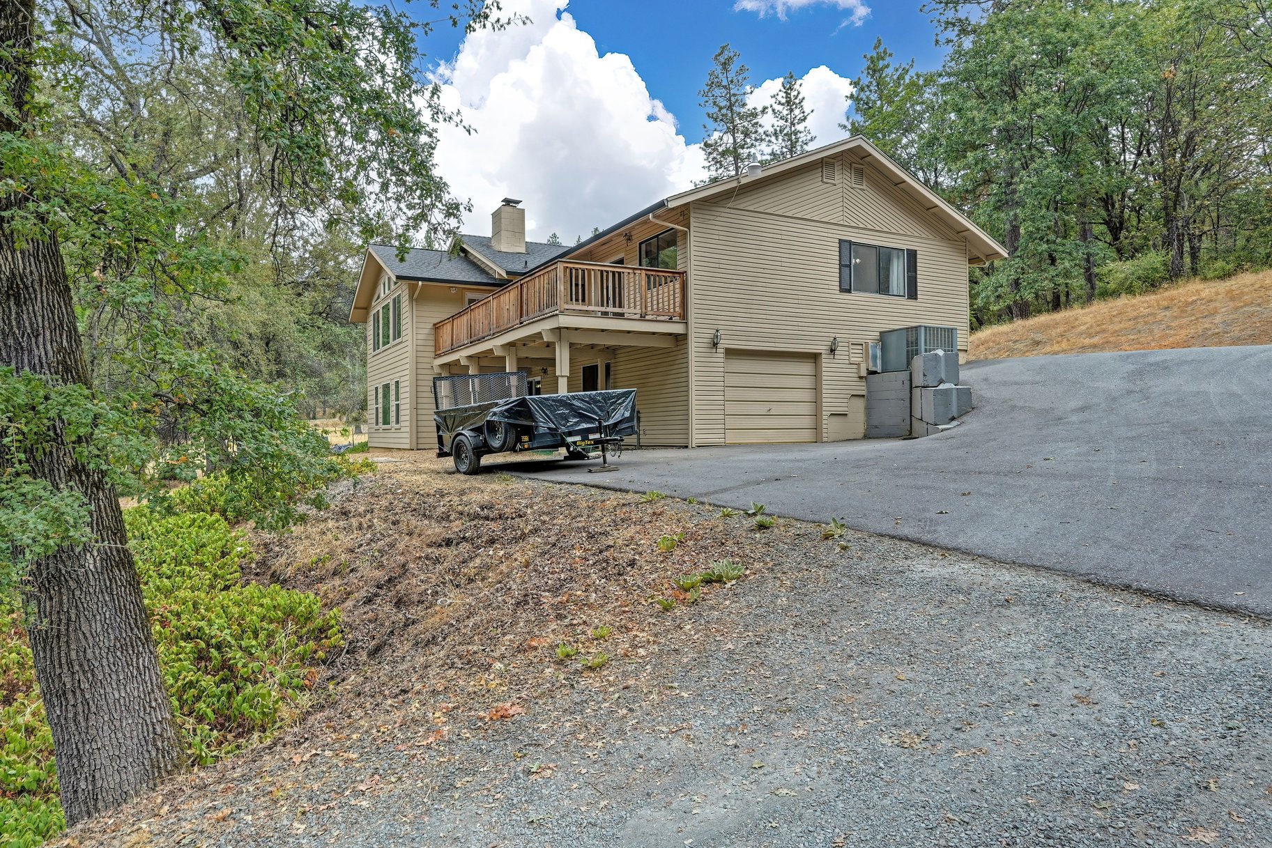  Spacious Grass Valley Country Property, 5 acres, shop and pond - 物件實景