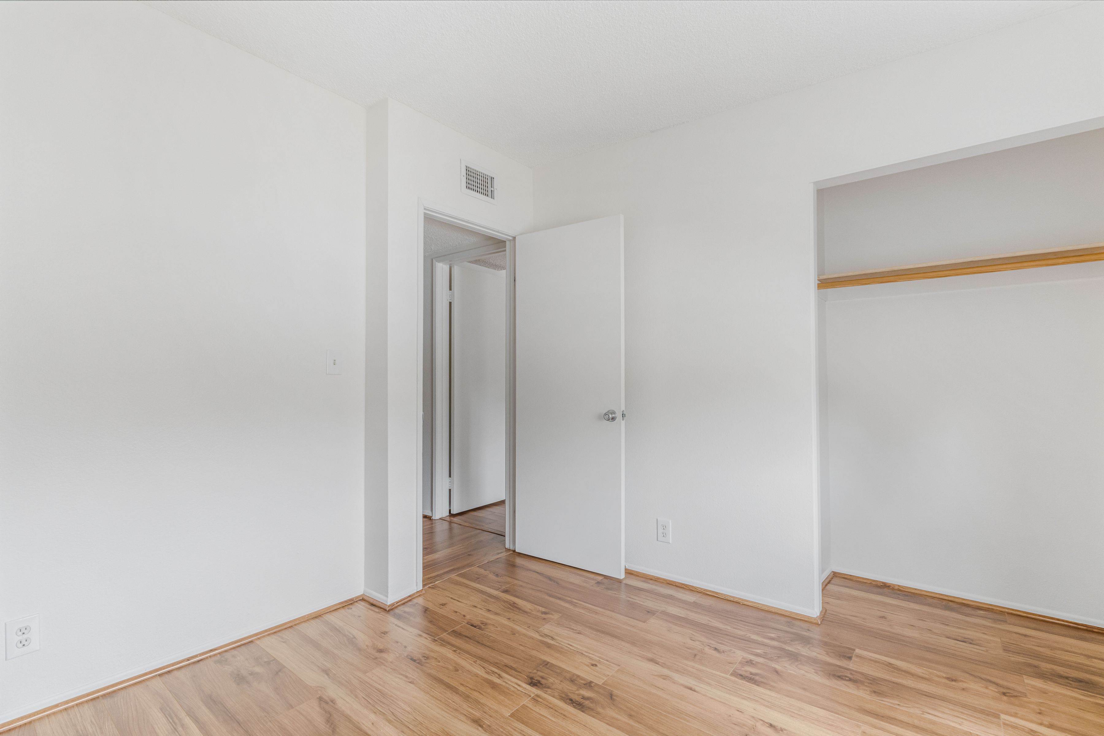  6746 Encino Avenue #2 - 物件實景