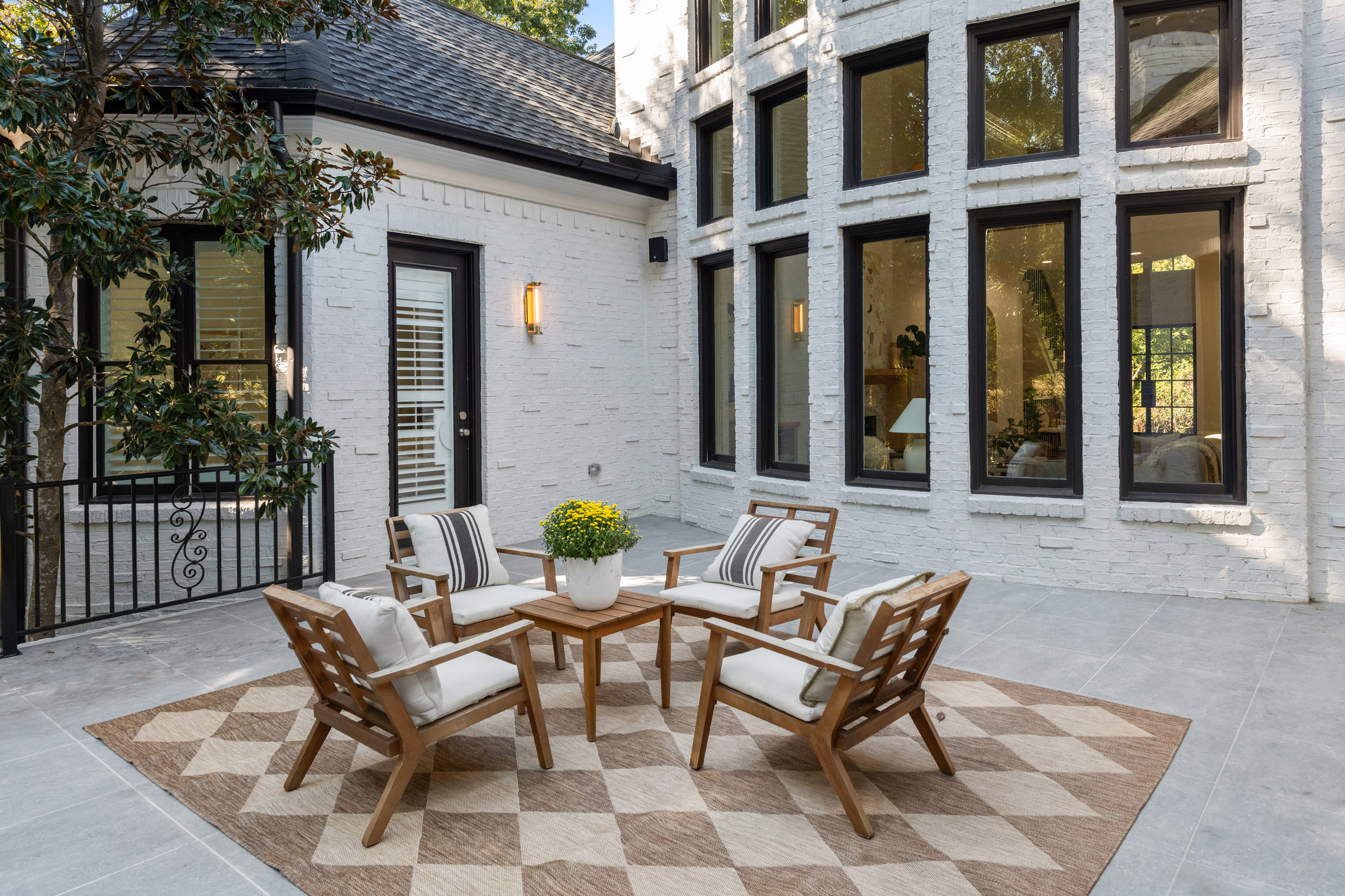  Exceptional Estate Combines Modern Luxury and Timeless Elegance - 物件實景