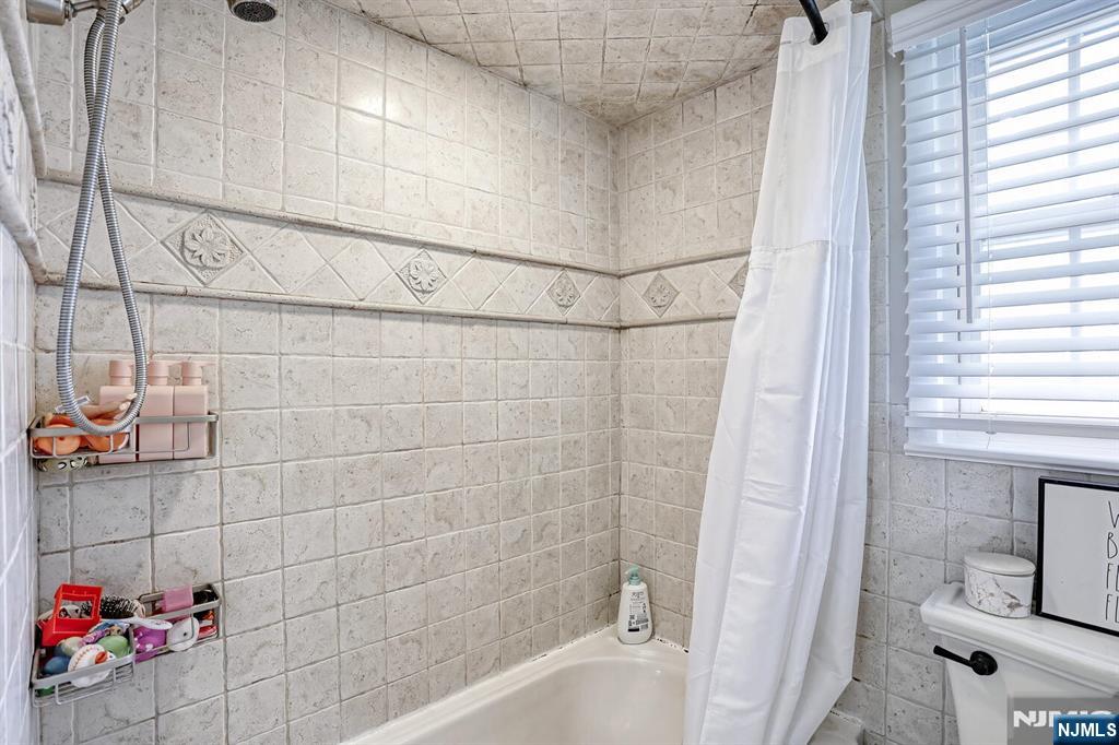 Ramsey, New Jersey, 07446, United States, 4 Bedrooms Bedrooms, ,3 BathroomsBathrooms,Residential,For Sale,1911105