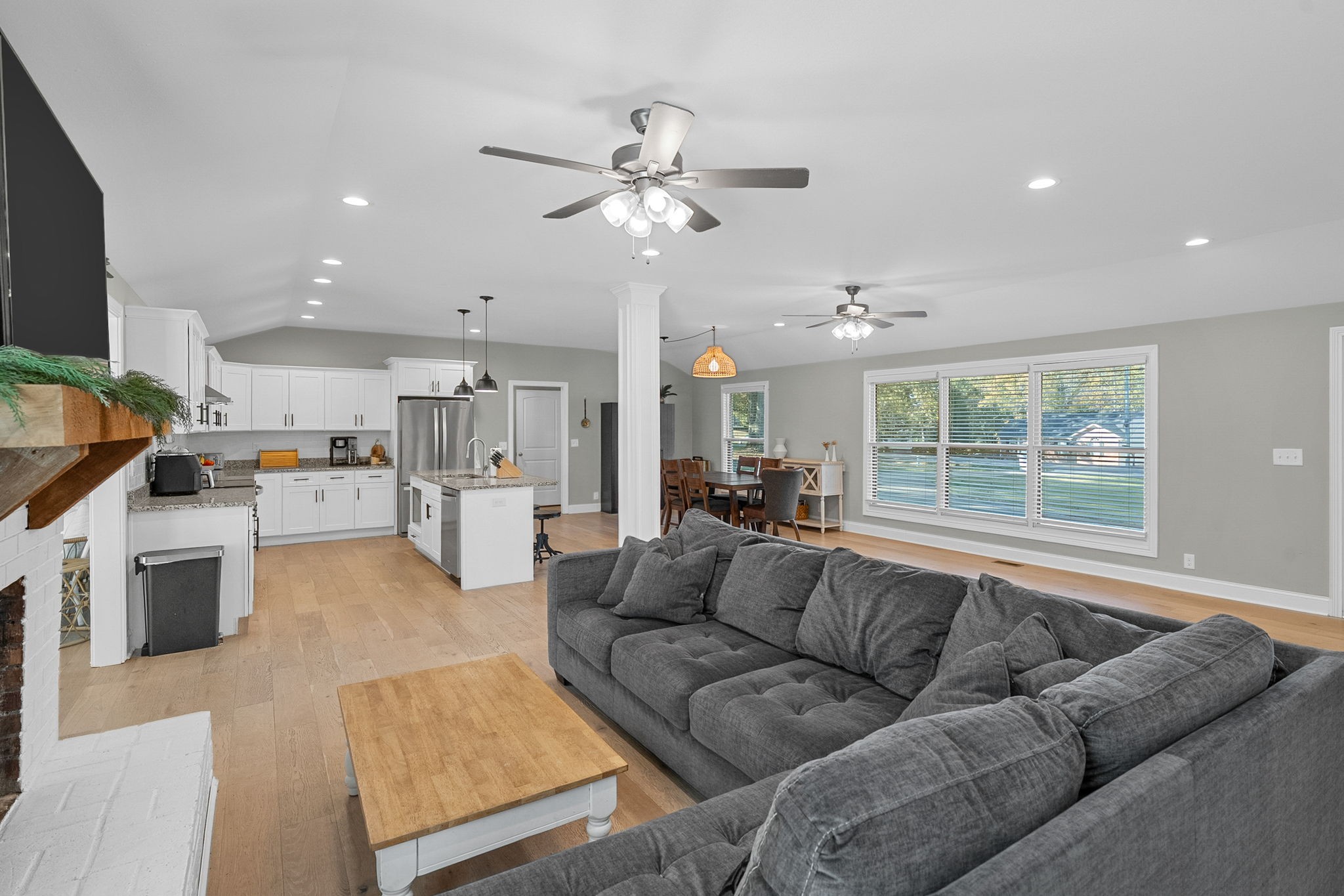 Clarksville, Tennessee, 37040, United States, 4 Bedrooms Bedrooms, ,3 BathroomsBathrooms,Residential,For Sale,1988852