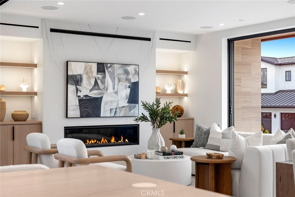 Corona del Mar, California, 92625, United States, 4 Bedrooms Bedrooms, ,5 BathroomsBathrooms,Residential,For Sale,1903462