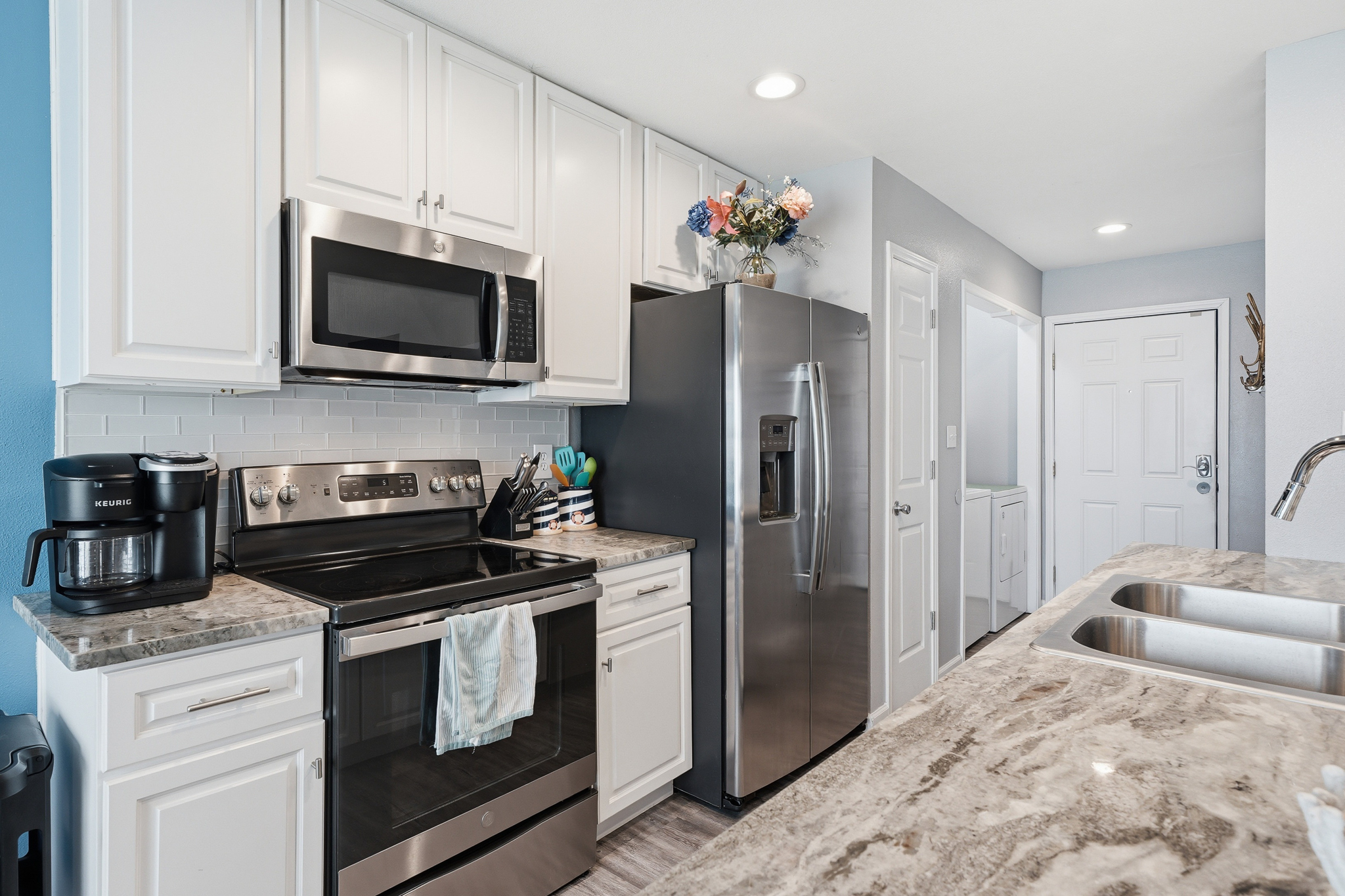  Resort-Style Waterfront Condo - 物件實景