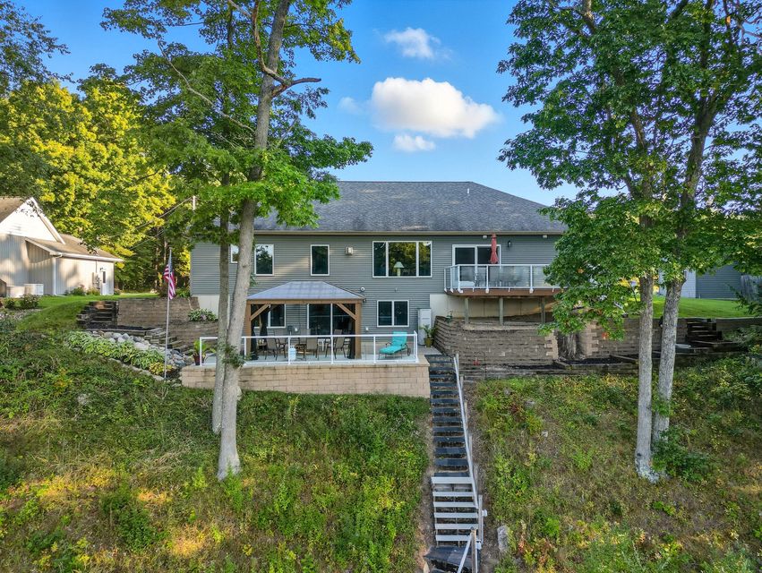 Big Rapids, Michigan, 49307, United States, 3 Bedrooms Bedrooms, ,4 BathroomsBathrooms,Residential,For Sale,1976014