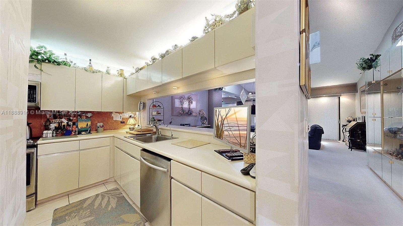 Doral, Florida, 33178, United States, 2 Bedrooms Bedrooms, ,2 BathroomsBathrooms,Residential,For Sale,1975384