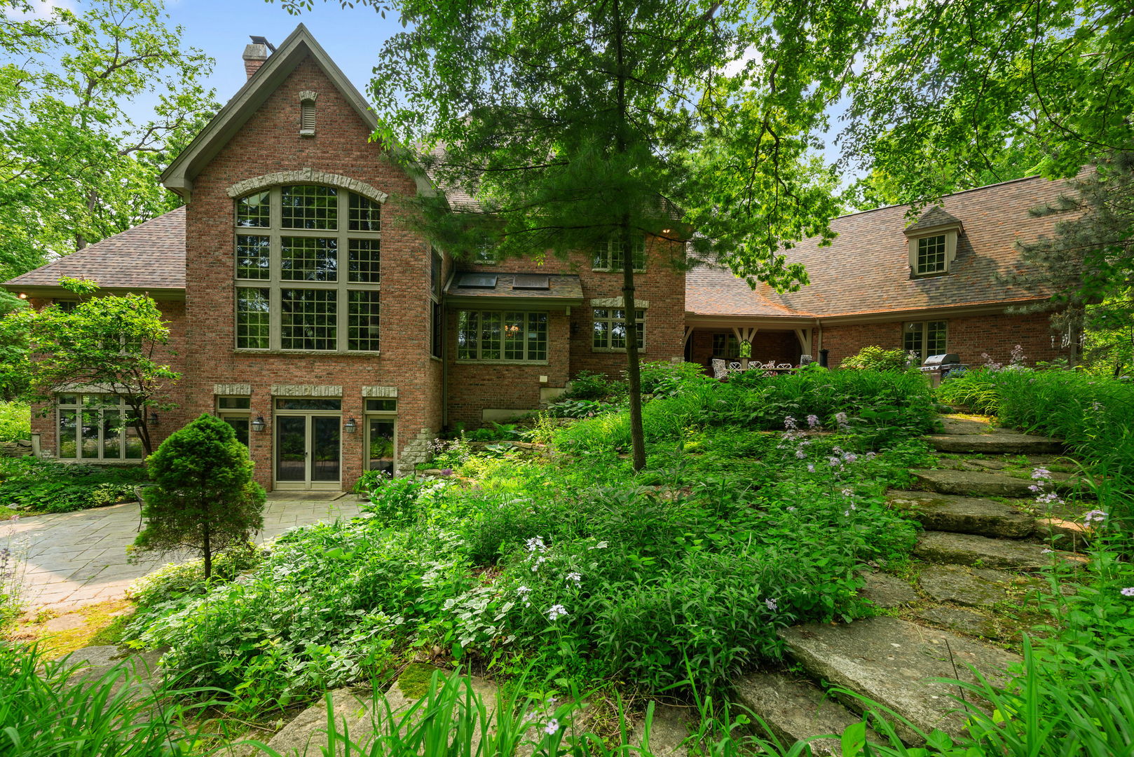 St. Charles, Illinois, 60175, United States, 4 Bedrooms Bedrooms, ,5 BathroomsBathrooms,Residential,For Sale,1848567