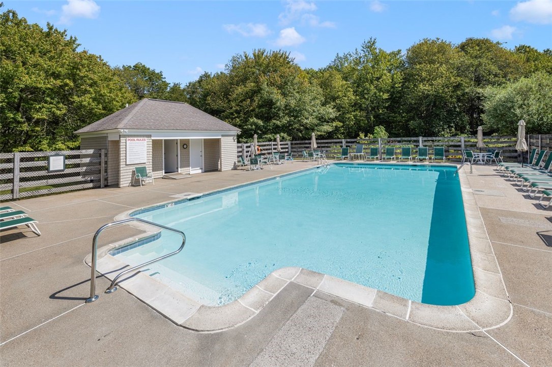 Narragansett, Rhode Island, 02882, United States, 2 Bedrooms Bedrooms, ,3 BathroomsBathrooms,Residential,For Sale,1950851