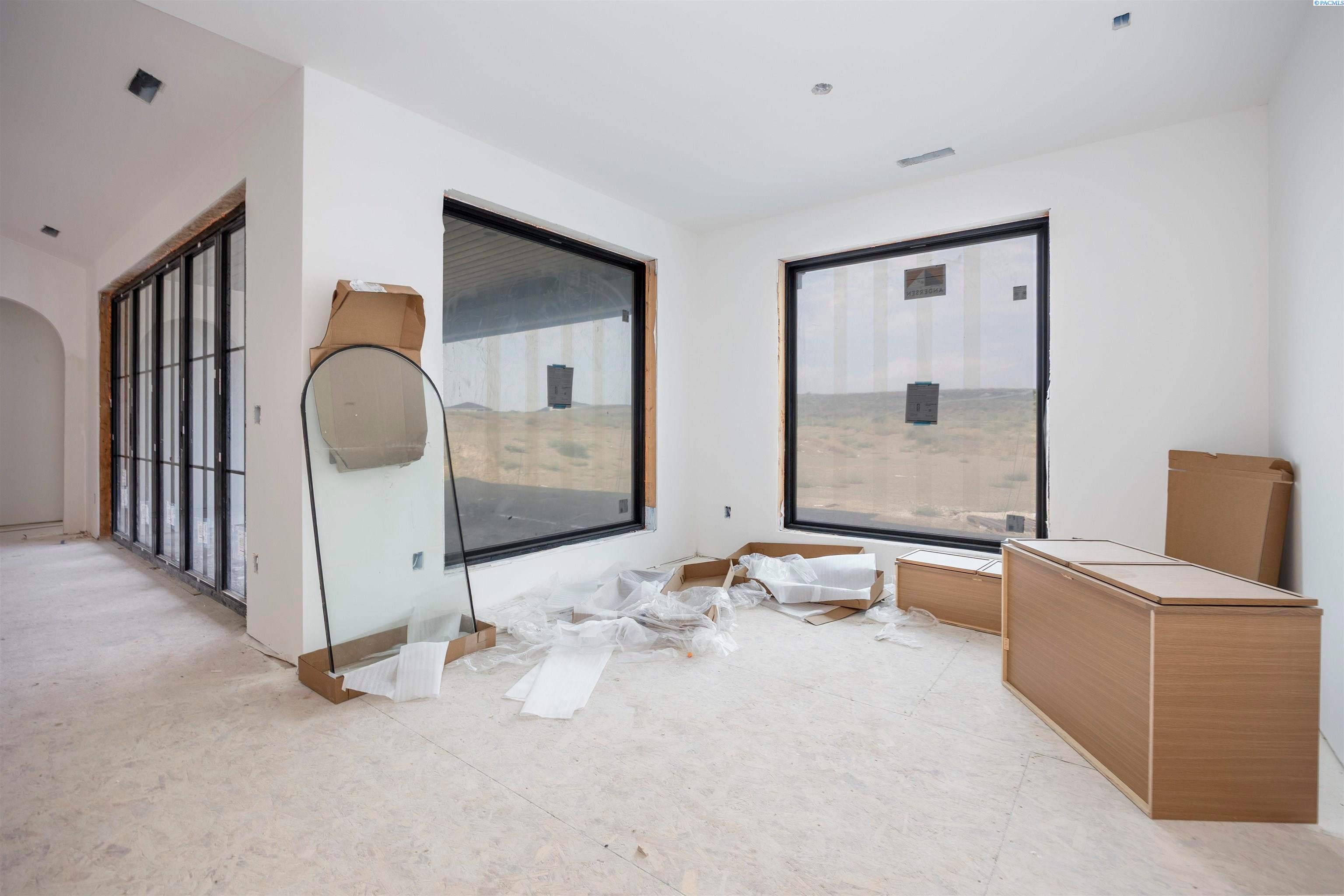 Richland, Washington, 99352, United States, 4 Bedrooms Bedrooms, ,4 BathroomsBathrooms,Residential,For Sale,1880511