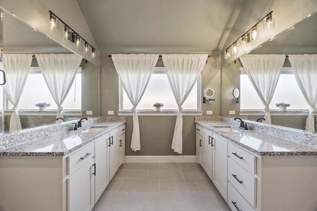 Waxahachie, Texas, 75165, United States, 5 Bedrooms Bedrooms, ,5 BathroomsBathrooms,Residential,For Sale,1828545
