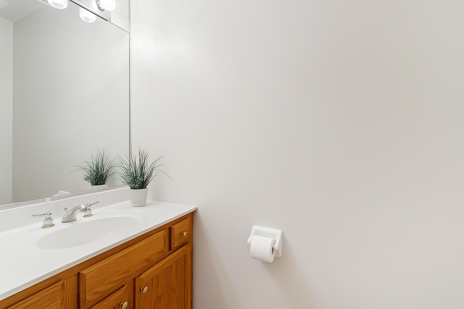 Clarendon Hills, Illinois, 60514, United States, 3 Bedrooms Bedrooms, ,4 BathroomsBathrooms,Residential,For Sale,1917316