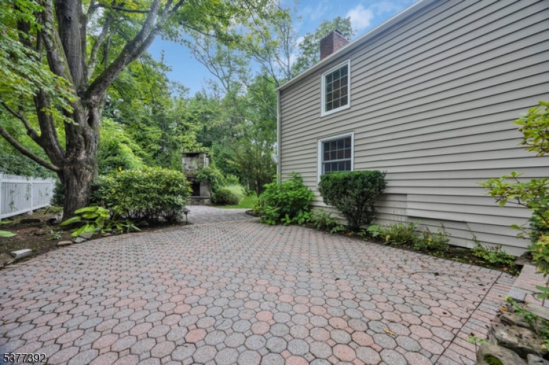 Chatham Twp., New Jersey, 07928, United States, 4 Bedrooms Bedrooms, ,3 BathroomsBathrooms,Residential,For Sale,1926166