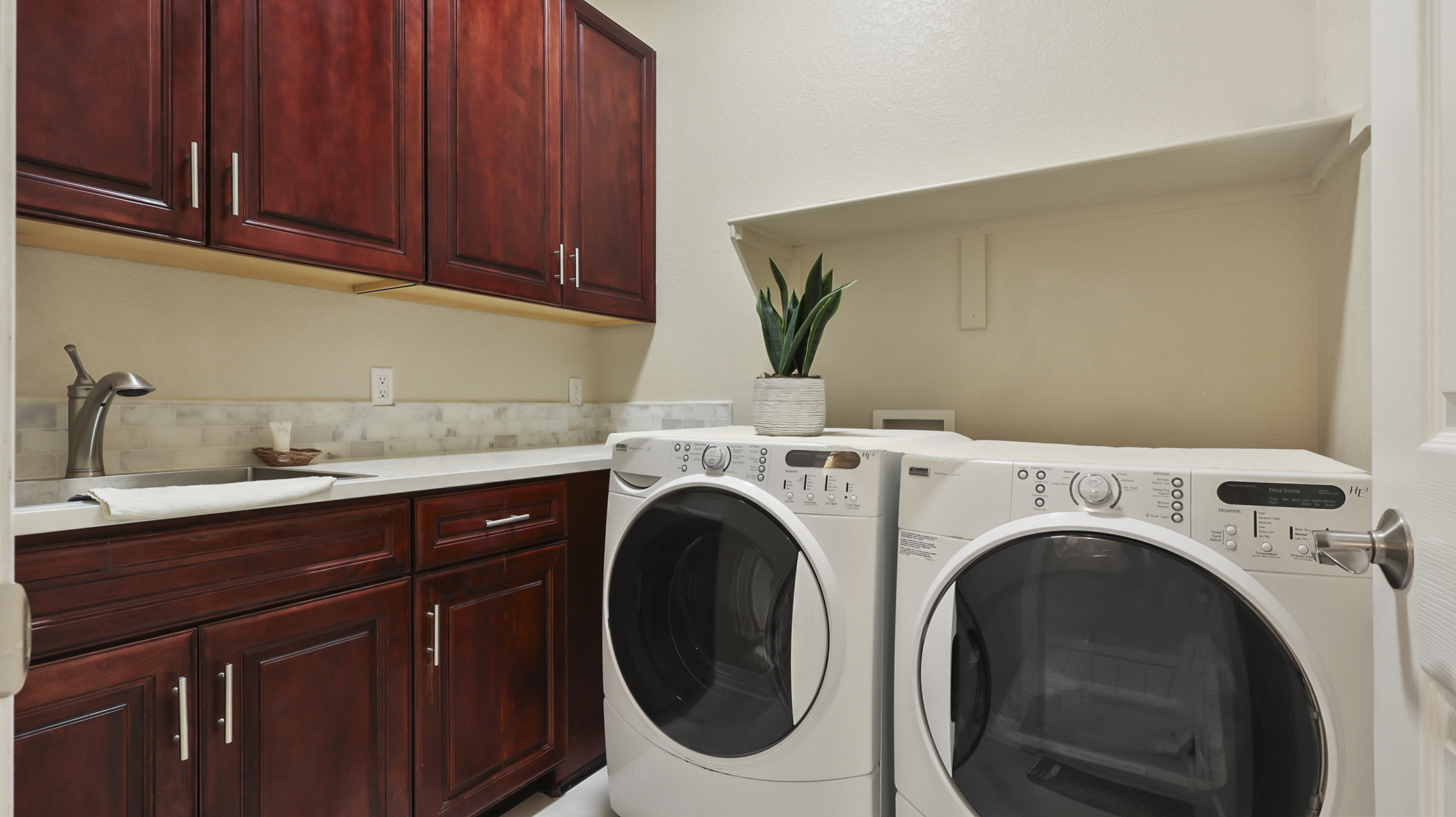 Lone Tree, Colorado, 80124, United States, 5 Bedrooms Bedrooms, ,5 BathroomsBathrooms,Residential,For Sale,1988752