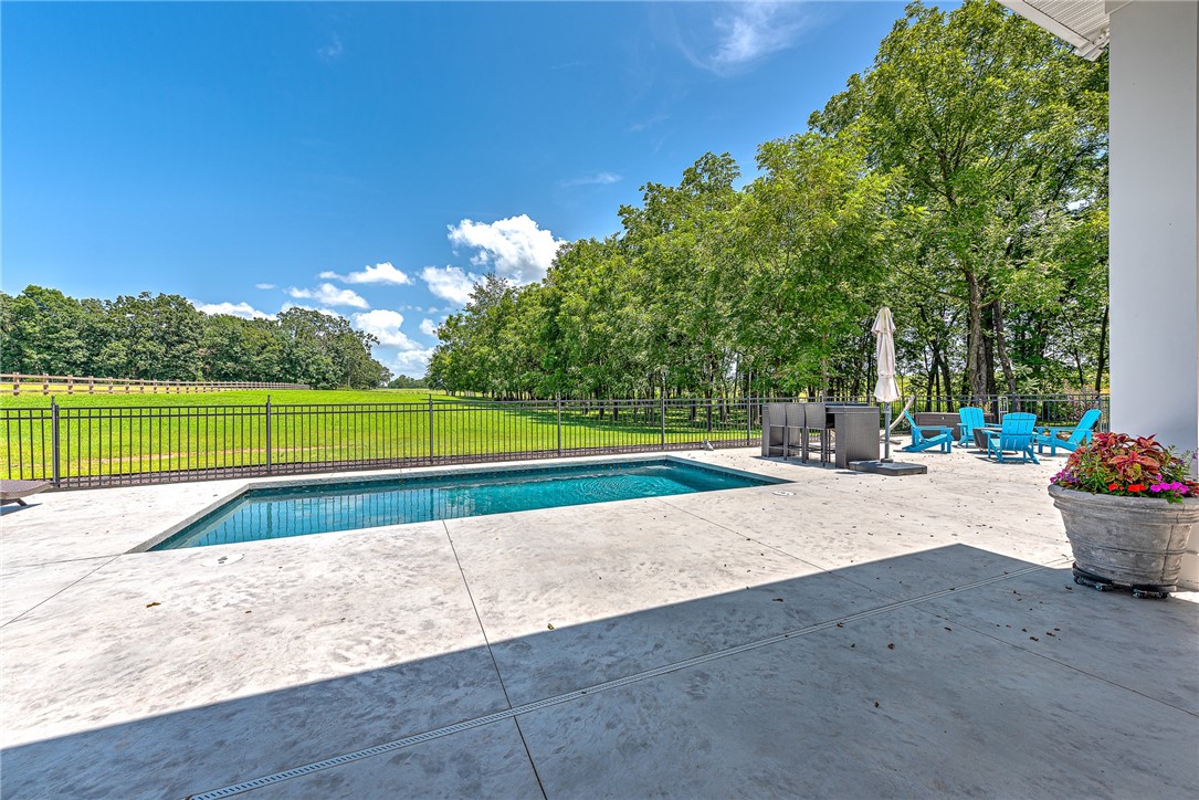 Bentonville, Arkansas, 72713, United States, 4 Bedrooms Bedrooms, ,5 BathroomsBathrooms,Residential,For Sale,1950806