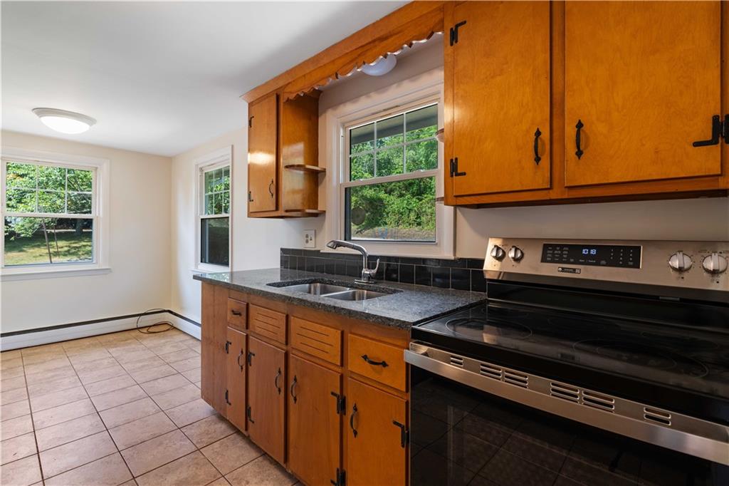 Portsmouth, Rhode Island, 02871, United States, 3 Bedrooms Bedrooms, ,2 BathroomsBathrooms,Residential,For Sale,1974528