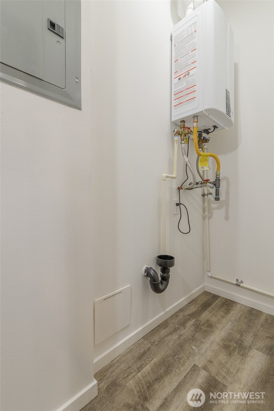 Seattle, Washington, 98103, United States, 2 Bedrooms Bedrooms, ,1 BathroomBathrooms,Residential,For Sale,1991095