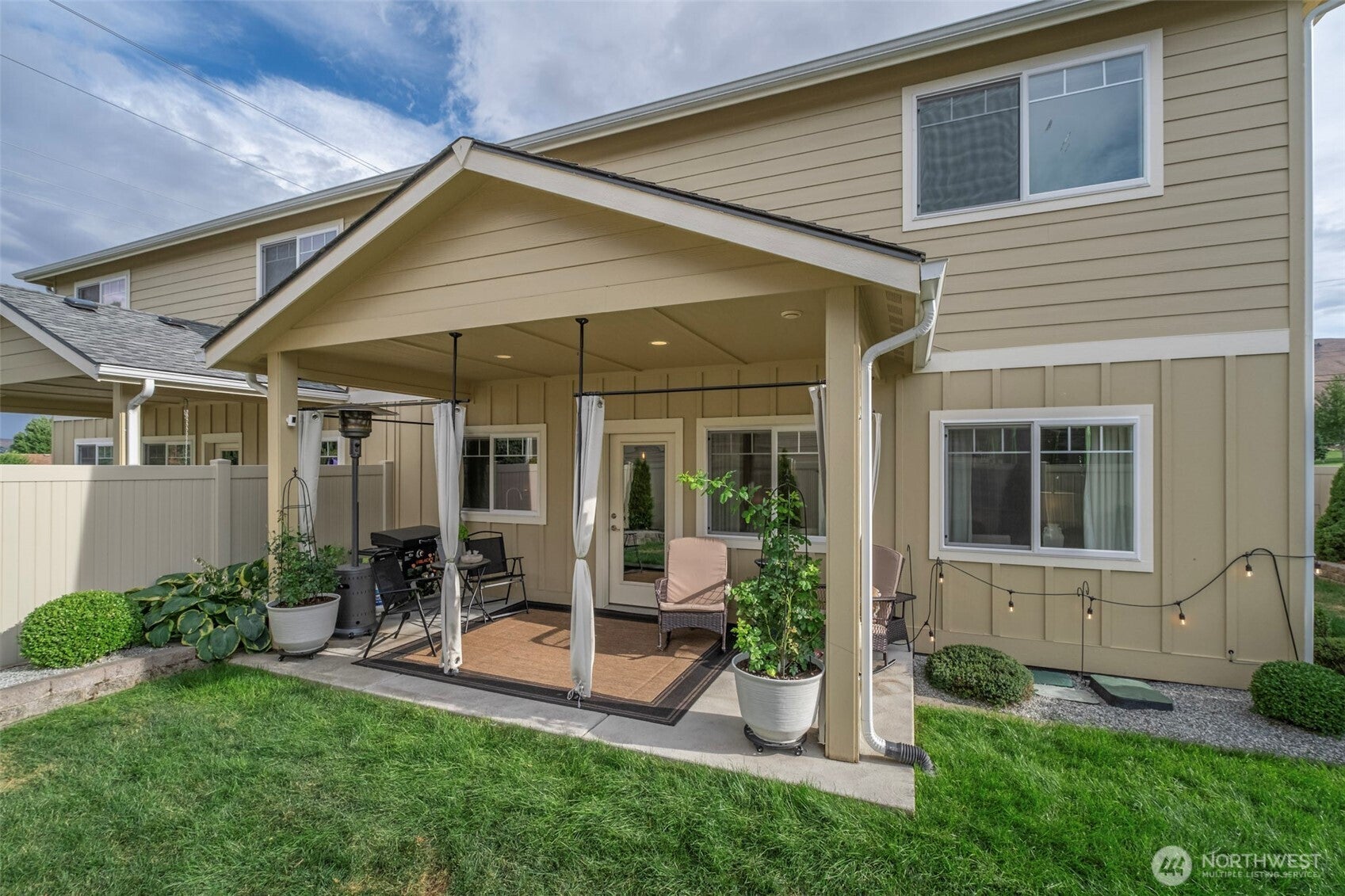 Wenatchee, Washington, 98801, United States, 3 Bedrooms Bedrooms, ,3 BathroomsBathrooms,Residential,For Sale,1998254