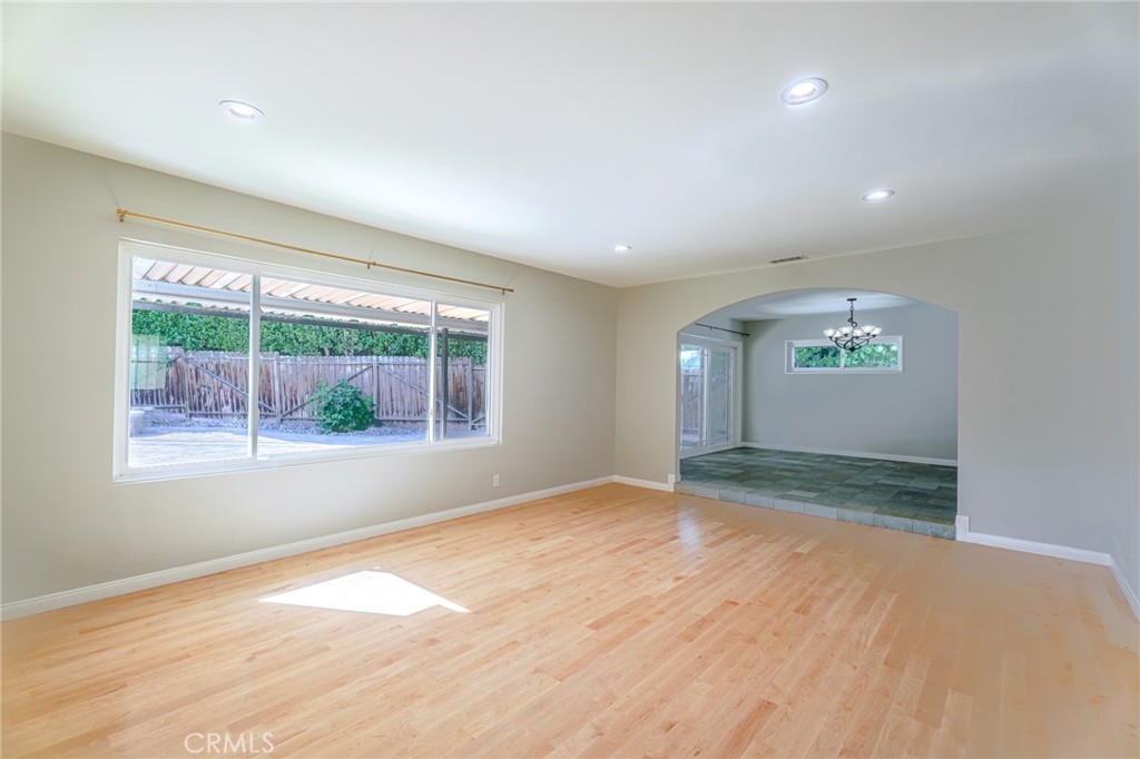 Woodland Hills, California, 91367, United States, 4 Bedrooms Bedrooms, ,3 BathroomsBathrooms,Residential,For Sale,1987508