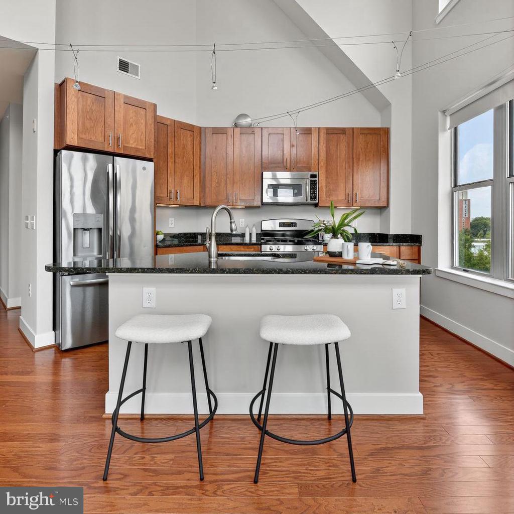 Arlington, Virginia, 22201, United States, 2 Bedrooms Bedrooms, ,2 BathroomsBathrooms,Residential,For Sale,1927773