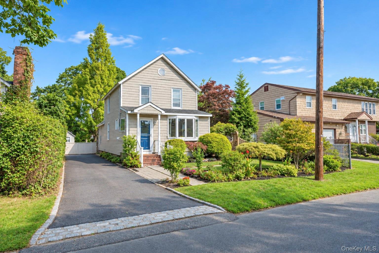 Grove St, Lindenhurst, NY 11757 #1