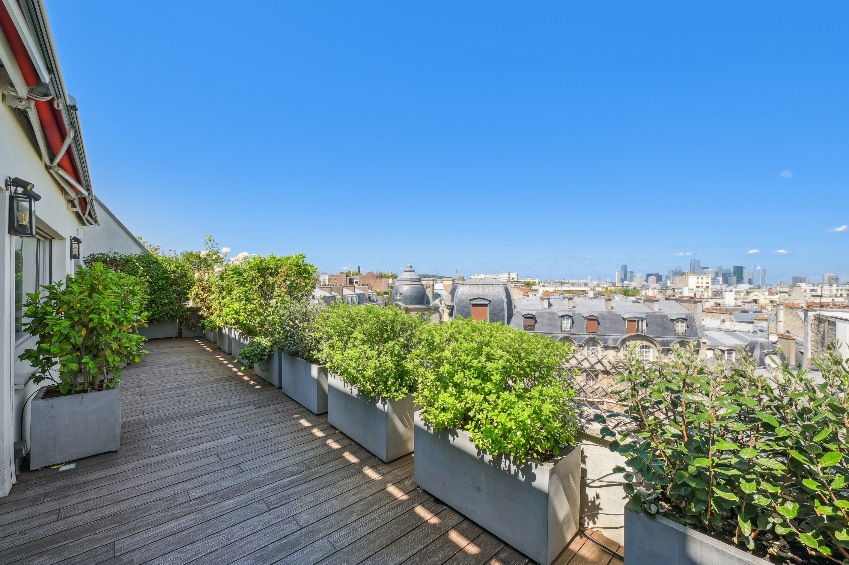  Elegant Pied-à-Terre with Expansive Terrace in Victor Hugo District - 物件實景