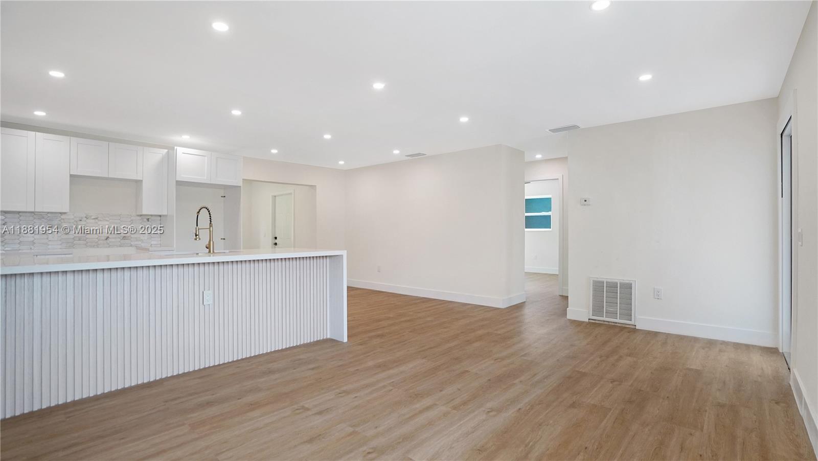 Sunrise, Florida, 33322, United States, 3 Bedrooms Bedrooms, ,2 BathroomsBathrooms,Residential,For Sale,1950754