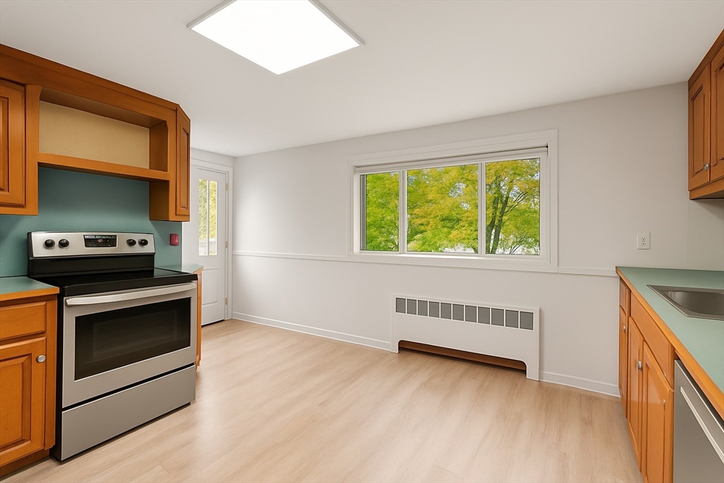 Stoughton, Massachusetts, 02072, United States, 5 Bedrooms Bedrooms, ,2 BathroomsBathrooms,Residential,For Sale,1989106