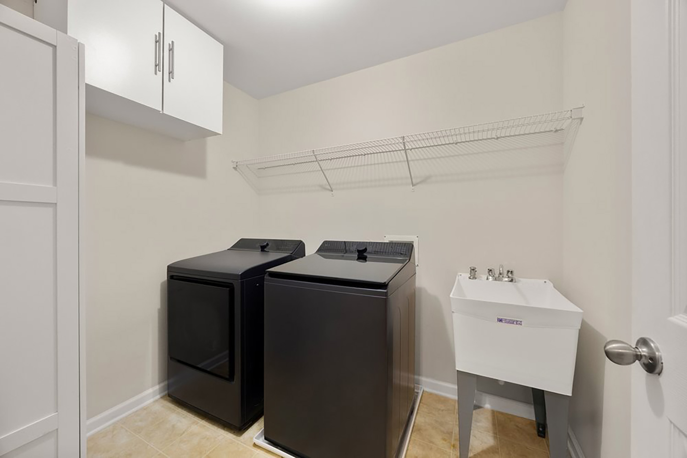  Turnkey Living in Gated Townhome Community - 物件實景