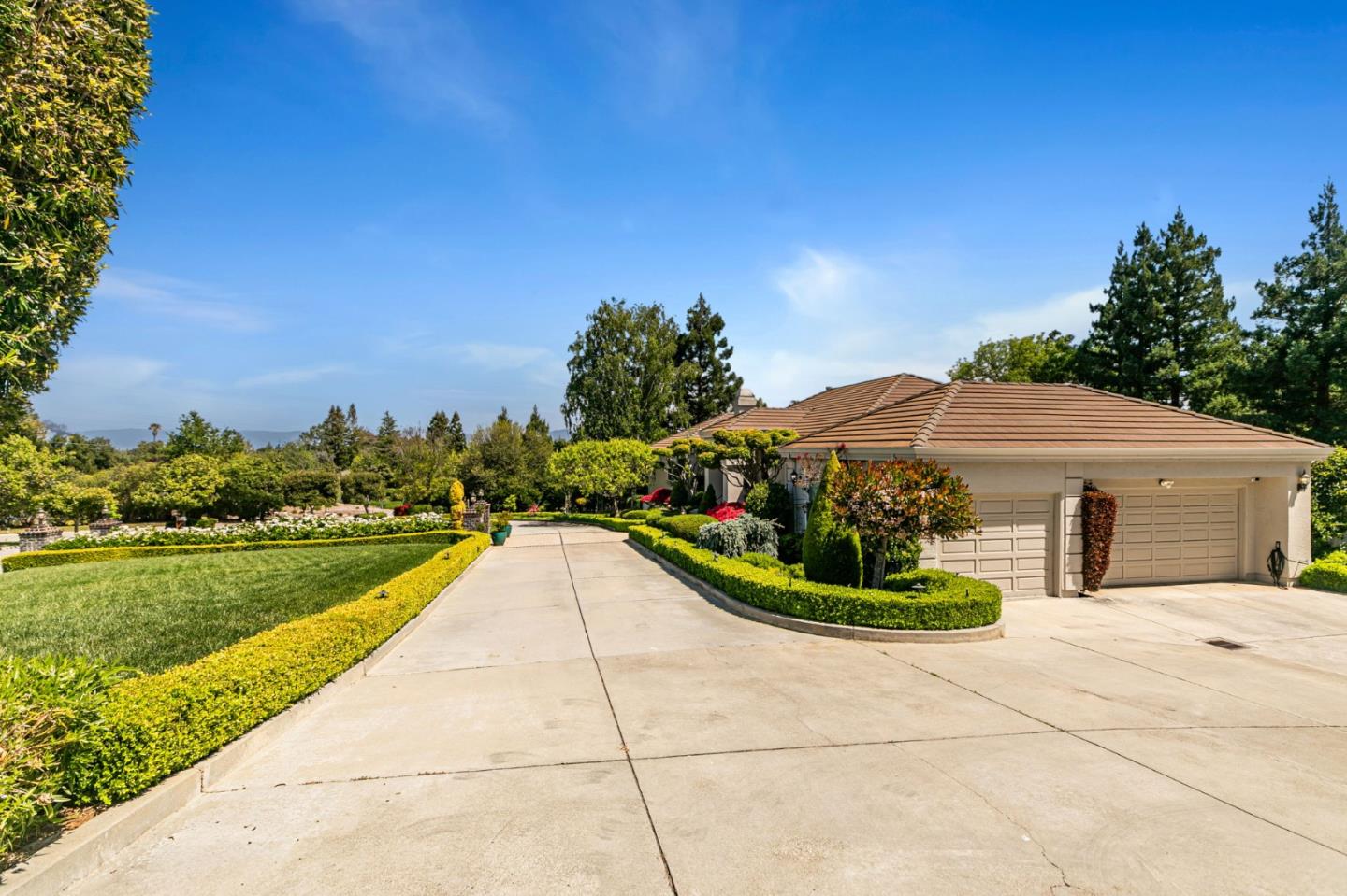 Saratoga, California, 95070, United States, 5 Bedrooms Bedrooms, ,6 BathroomsBathrooms,Residential,For Sale,1891032