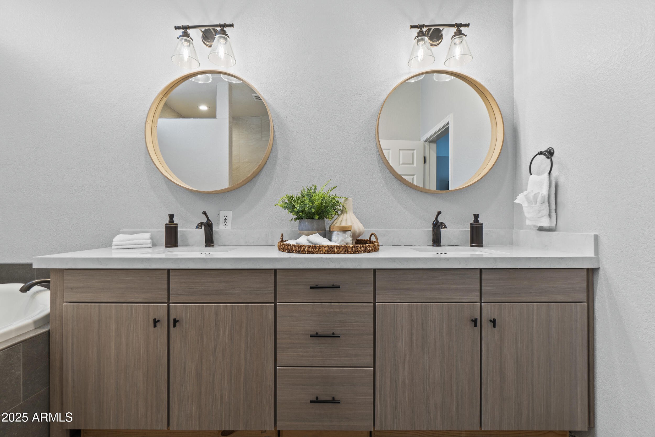 Phoenix, Arizona, 85018, United States, 6 Bedrooms Bedrooms, ,4 BathroomsBathrooms,Residential,For Sale,2002076